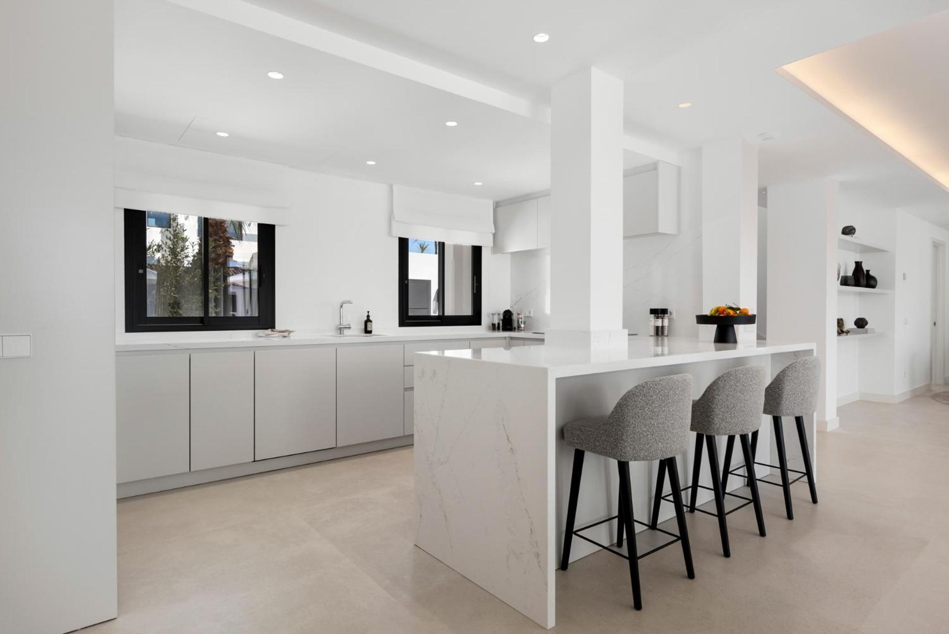 20600 - Luxurious Beachside Near Villa *