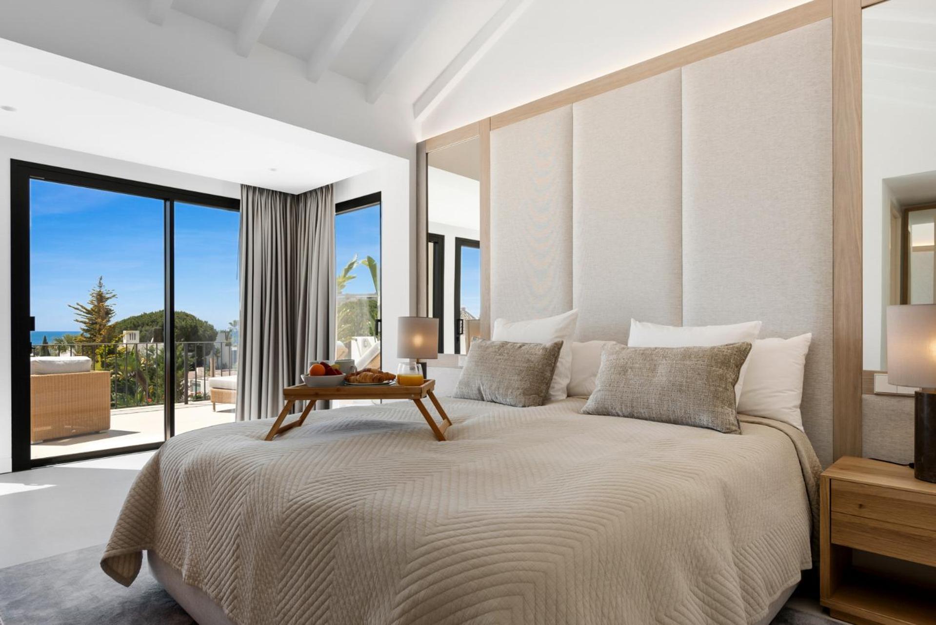 20600 - Luxurious Beachside Near Villa *