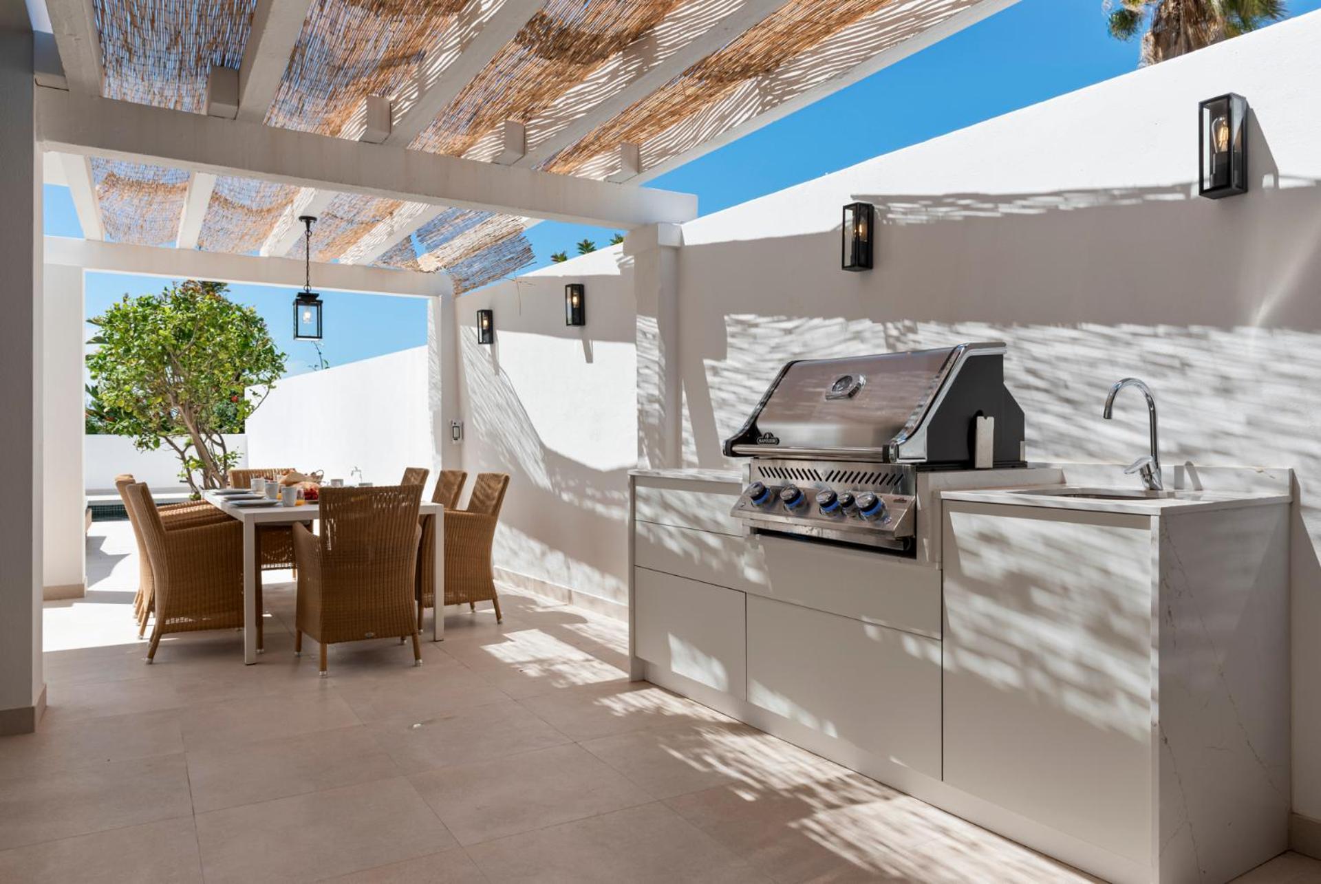 20600 - Luxurious Beachside Near Villa *