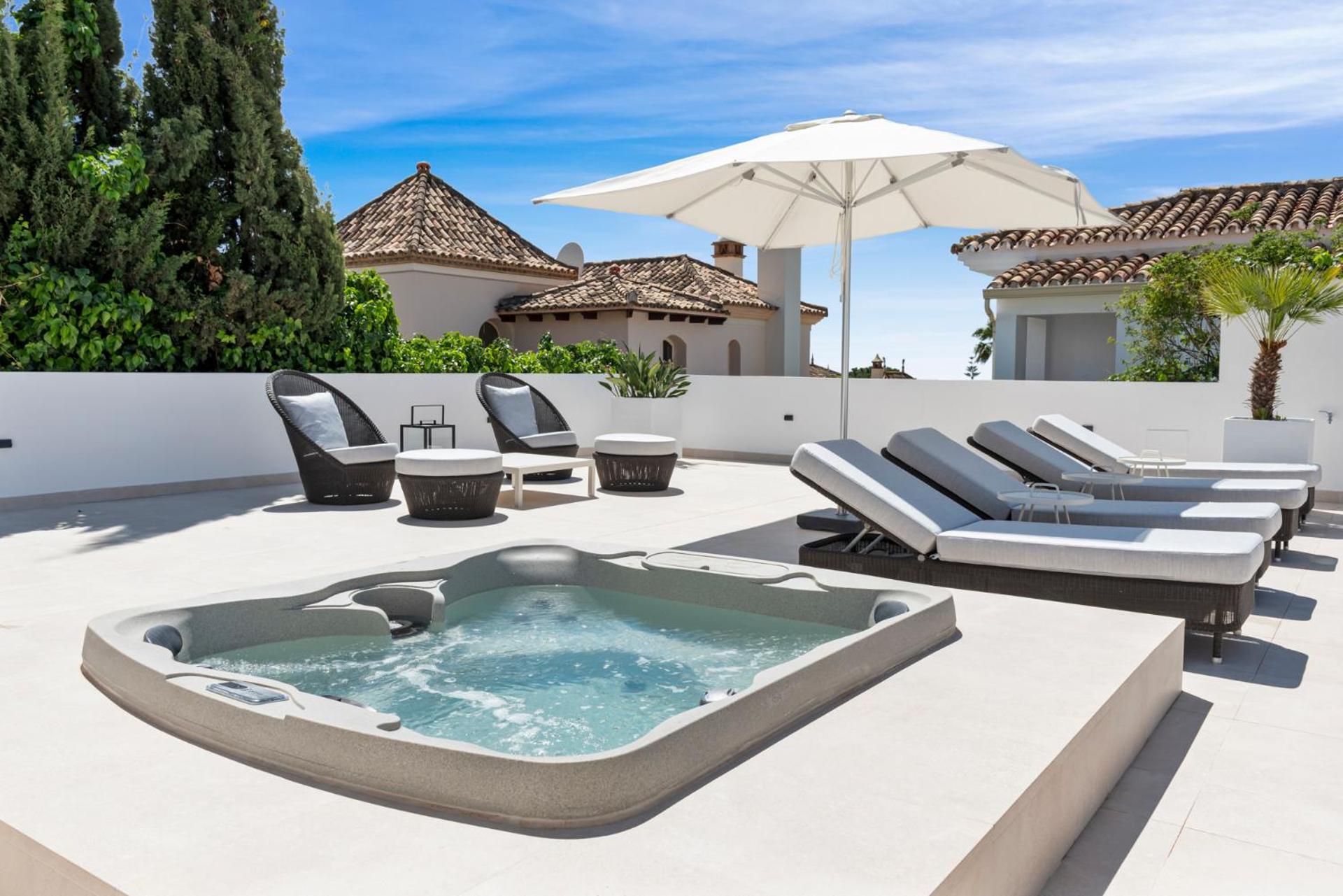 20600 - Luxurious Beachside Near *