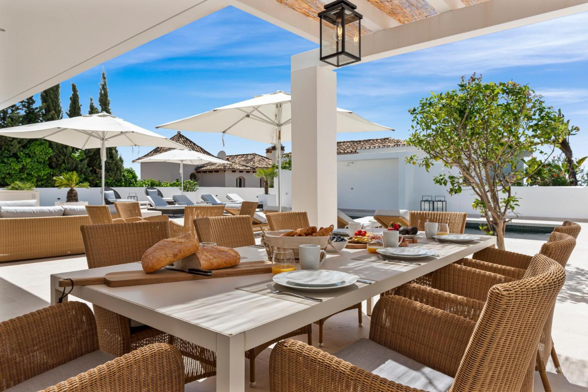 20600 - Luxurious Beachside Near