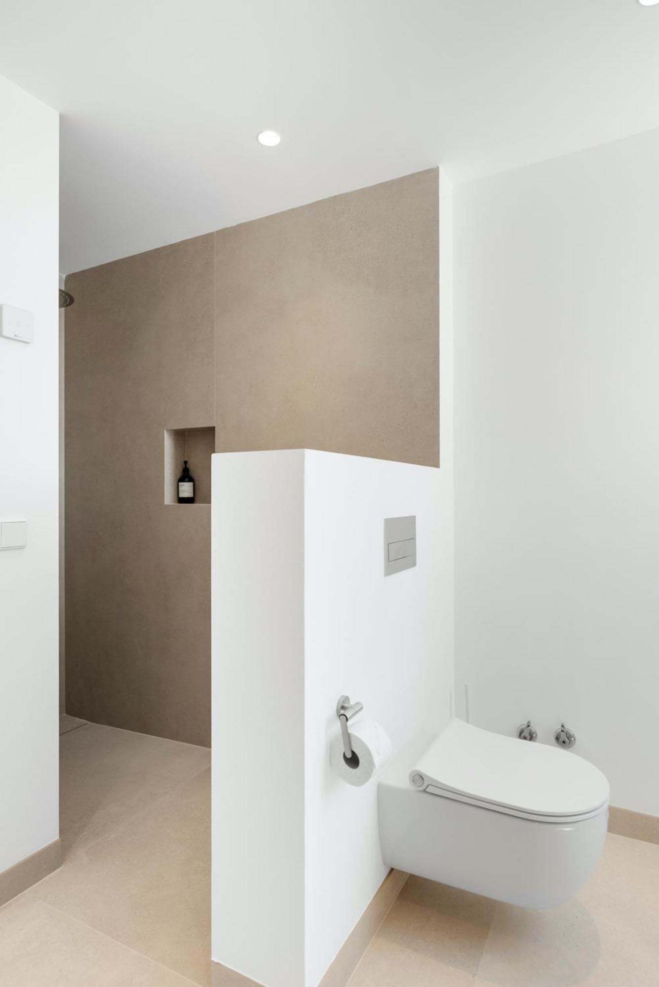 20600 - Luxurious Beachside Near