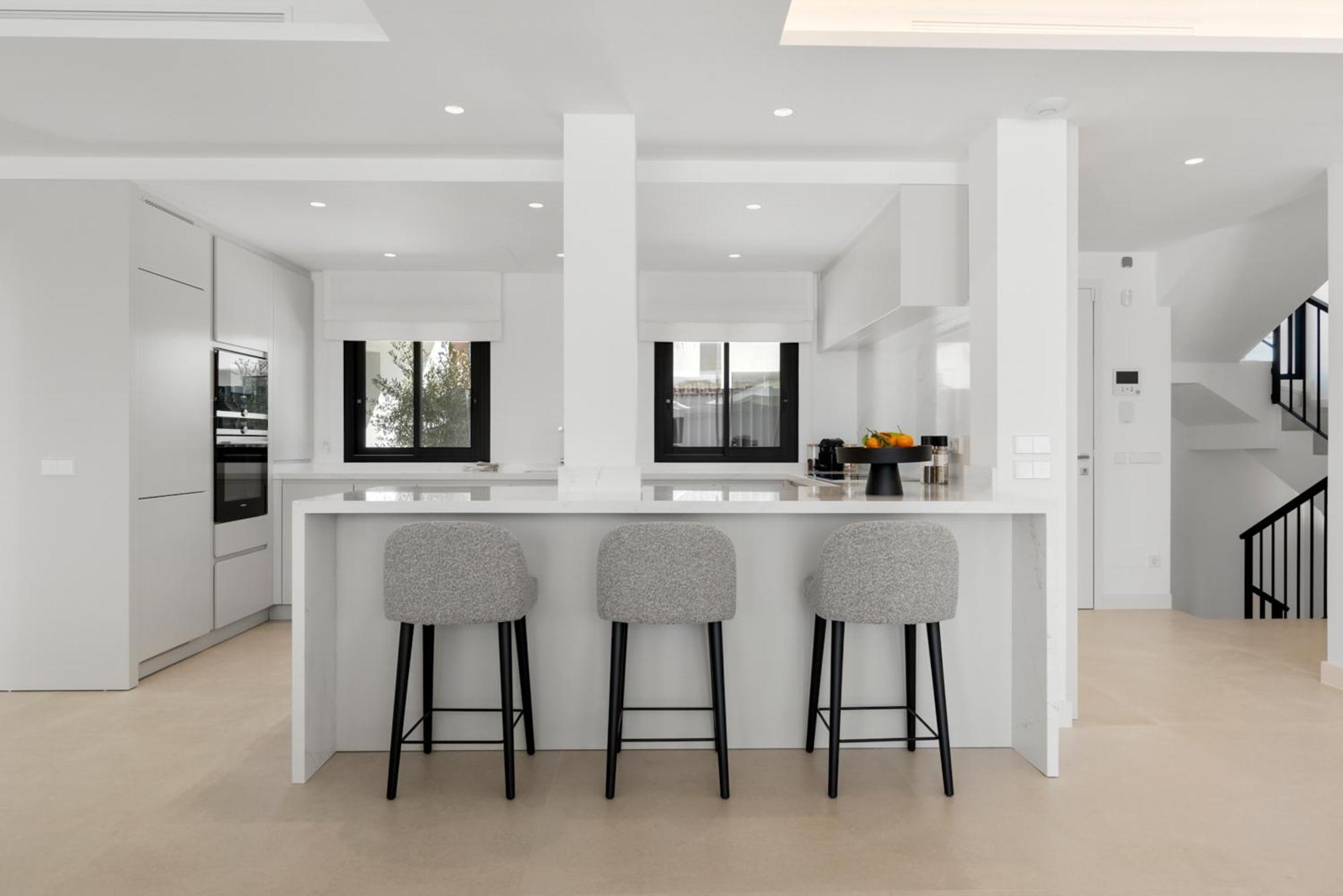 20600 - Luxurious Beachside Near Villa *