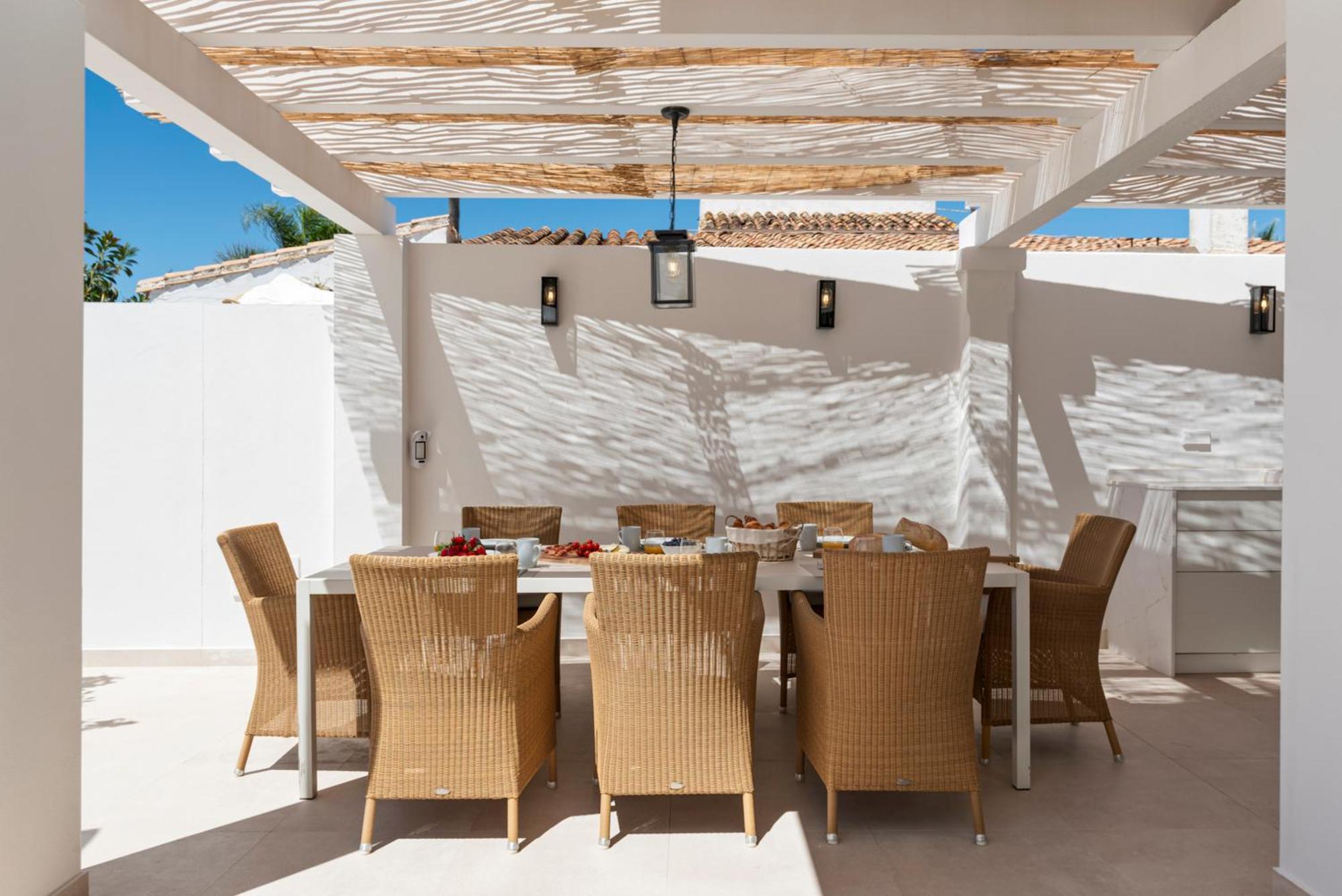20600 - Luxurious Beachside Near Villa *