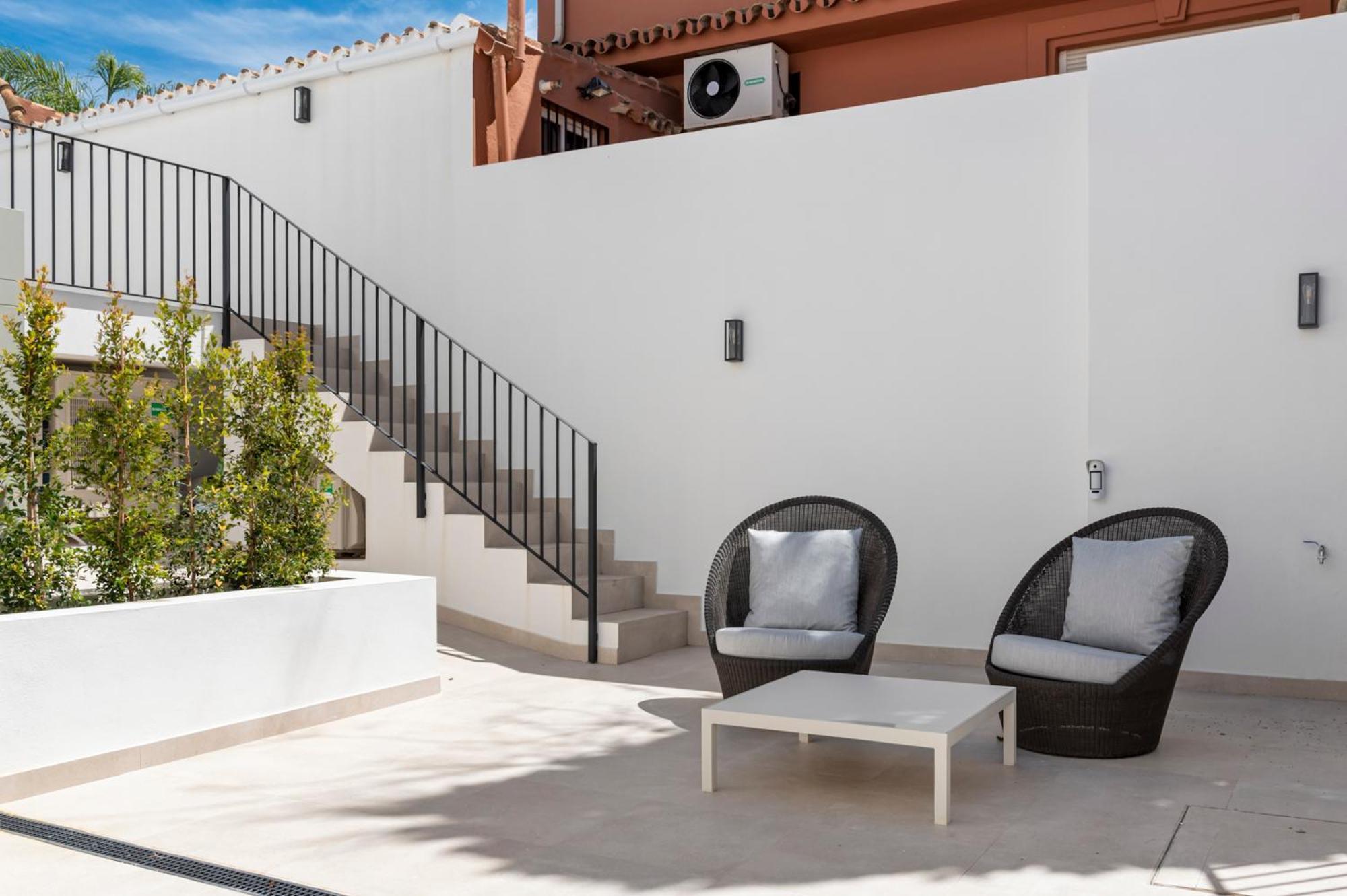 20600 - Luxurious Beachside Near *