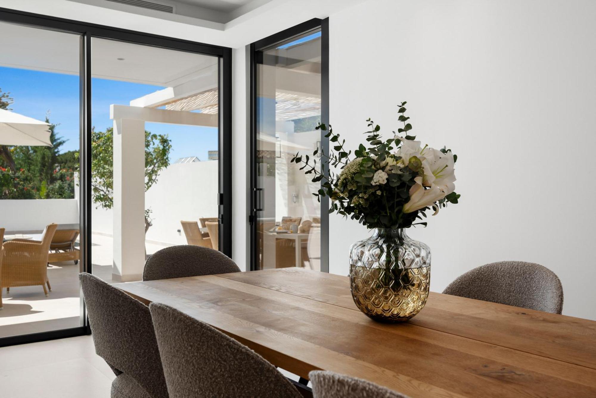 20600 - Luxurious Beachside Near Villa Marbella
