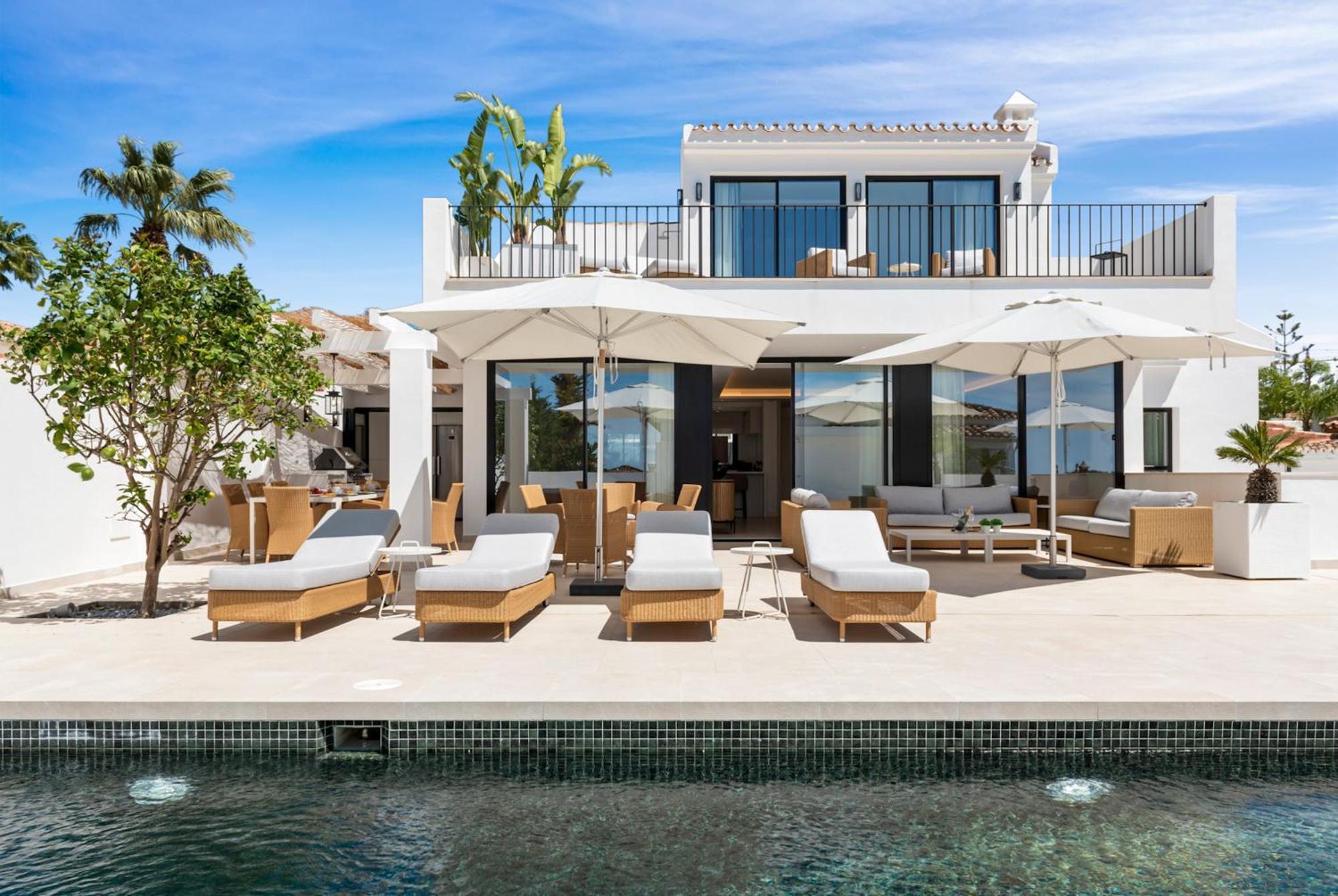 Villa 20600 - Luxurious Beachside Near *