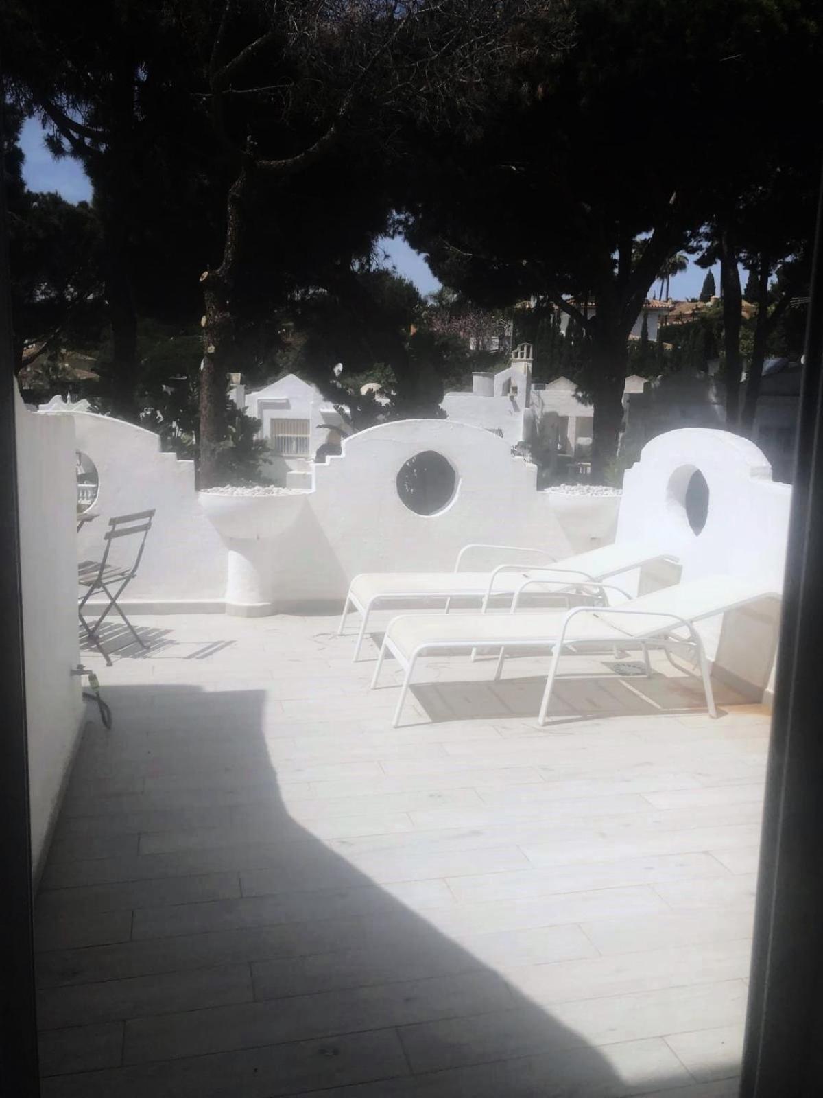 Casa Chico 2 Bedroom Townhouse 1 Mile From Marina & Beaches * Marbella