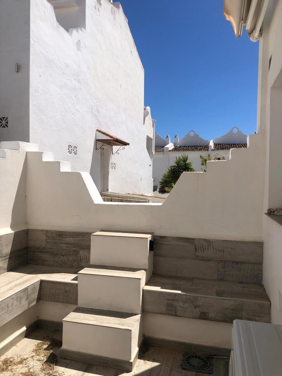 Casa Chico 2 Bedroom Townhouse 1 Mile From Marina & Beaches *