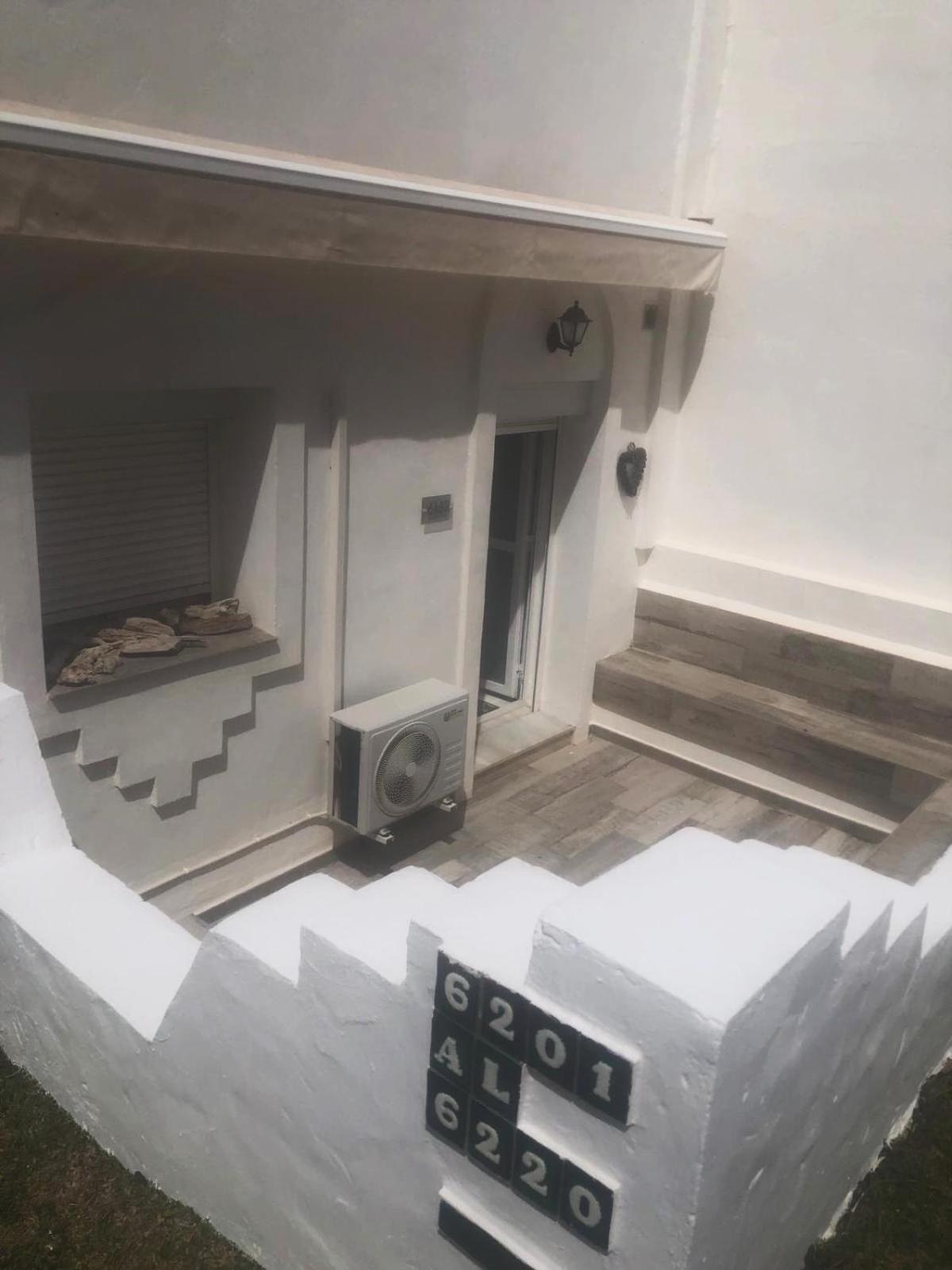 Casa Chico 2 Bedroom Townhouse 1 Mile From Marina & Beaches