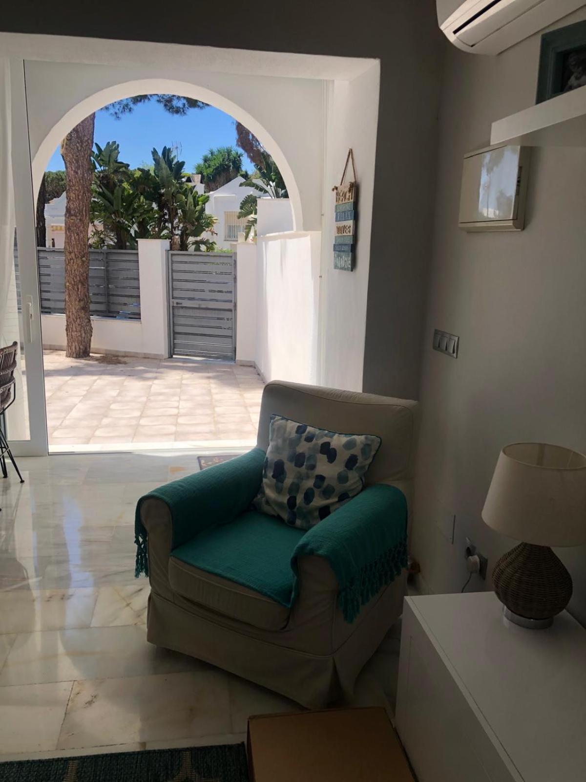 Casa Chico 2 Bedroom Townhouse 1 Mile From Marina & Beaches * Marbella