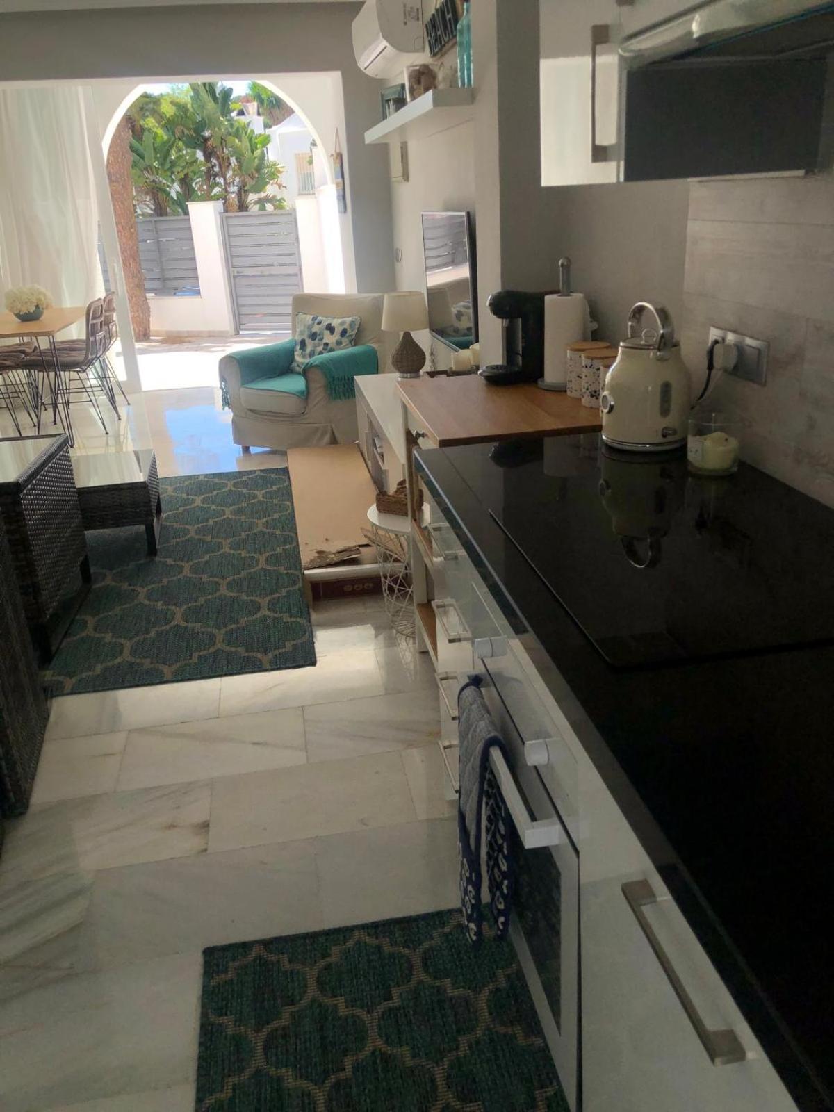 Casa Chico 2 Bedroom Townhouse 1 Mile From Marina & Beaches *