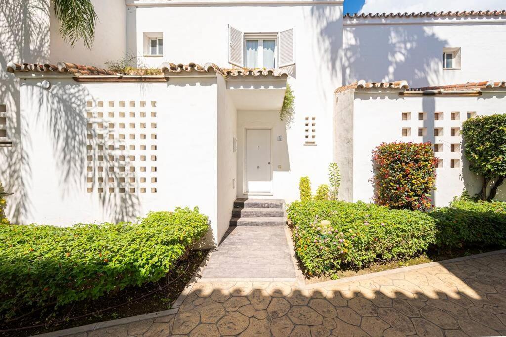 Townhouse W/ Swimming Pool And Underground Parking * Marbella
