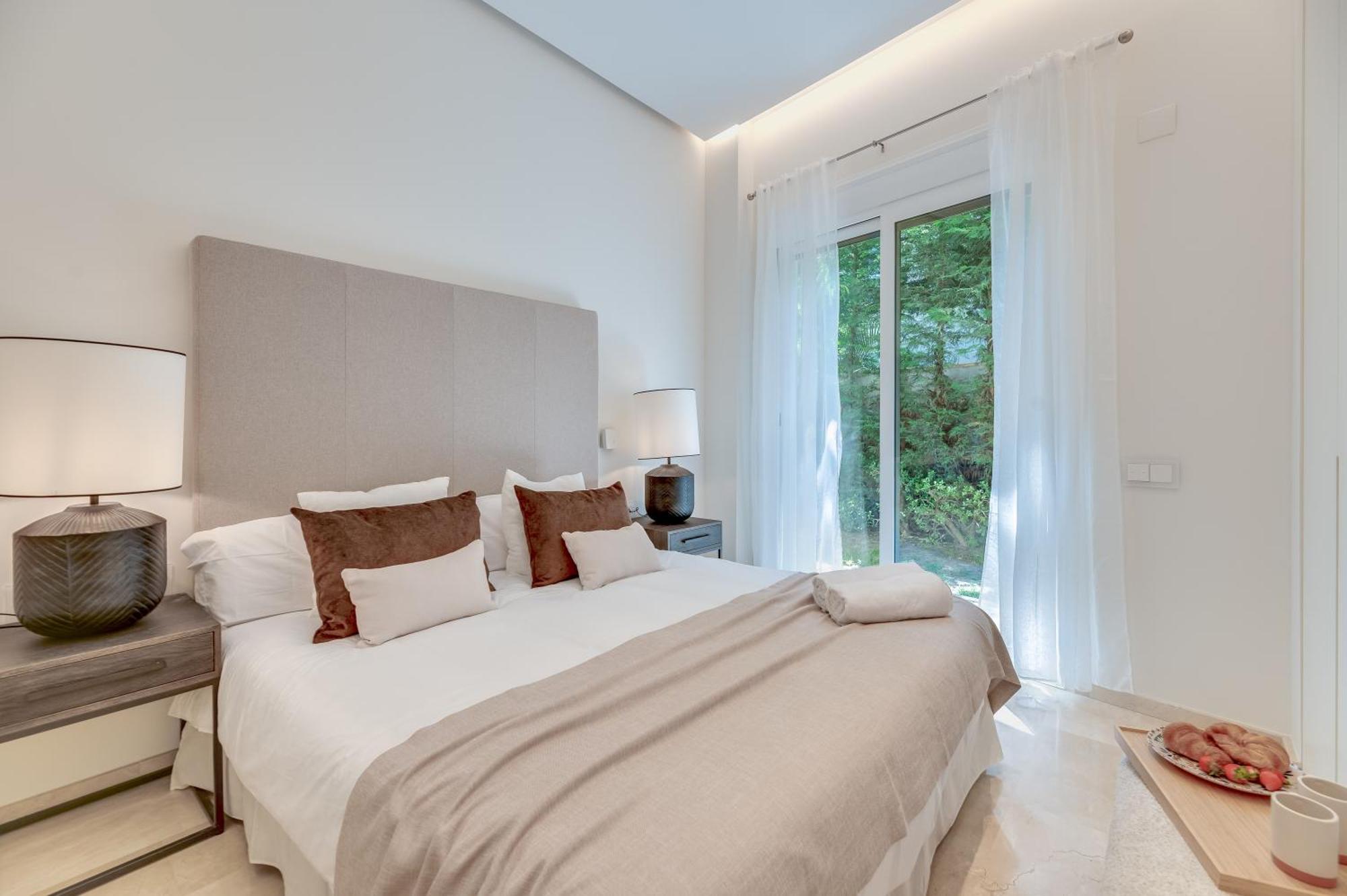 Villa Vacation I Velazquez, 150m To The Beach, Heated Pool, Golden Mile