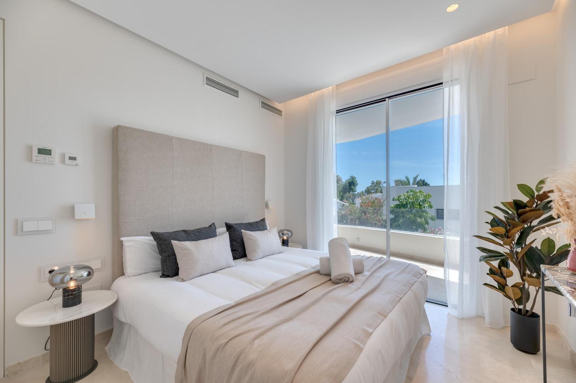 Villa Vacation I Velazquez, 150m To The Beach, Heated Pool, Golden Mile Marbella