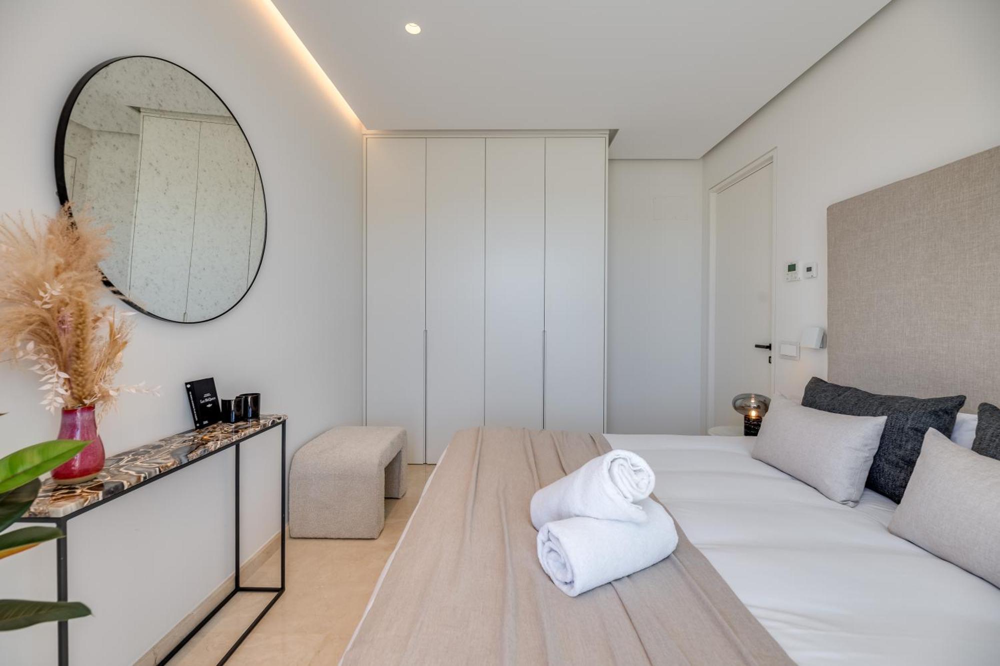 Vacation I Velazquez, 150m To The Beach, Heated Pool, Golden Mile