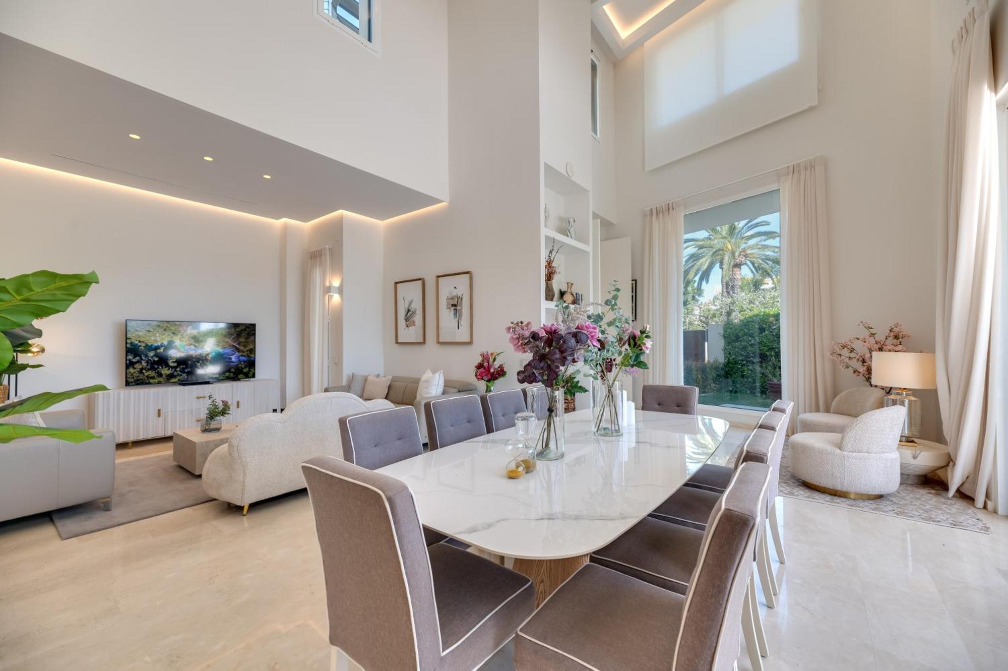 Vacation I Velazquez, 150m To The Beach, Heated Pool, Golden Mile Villa