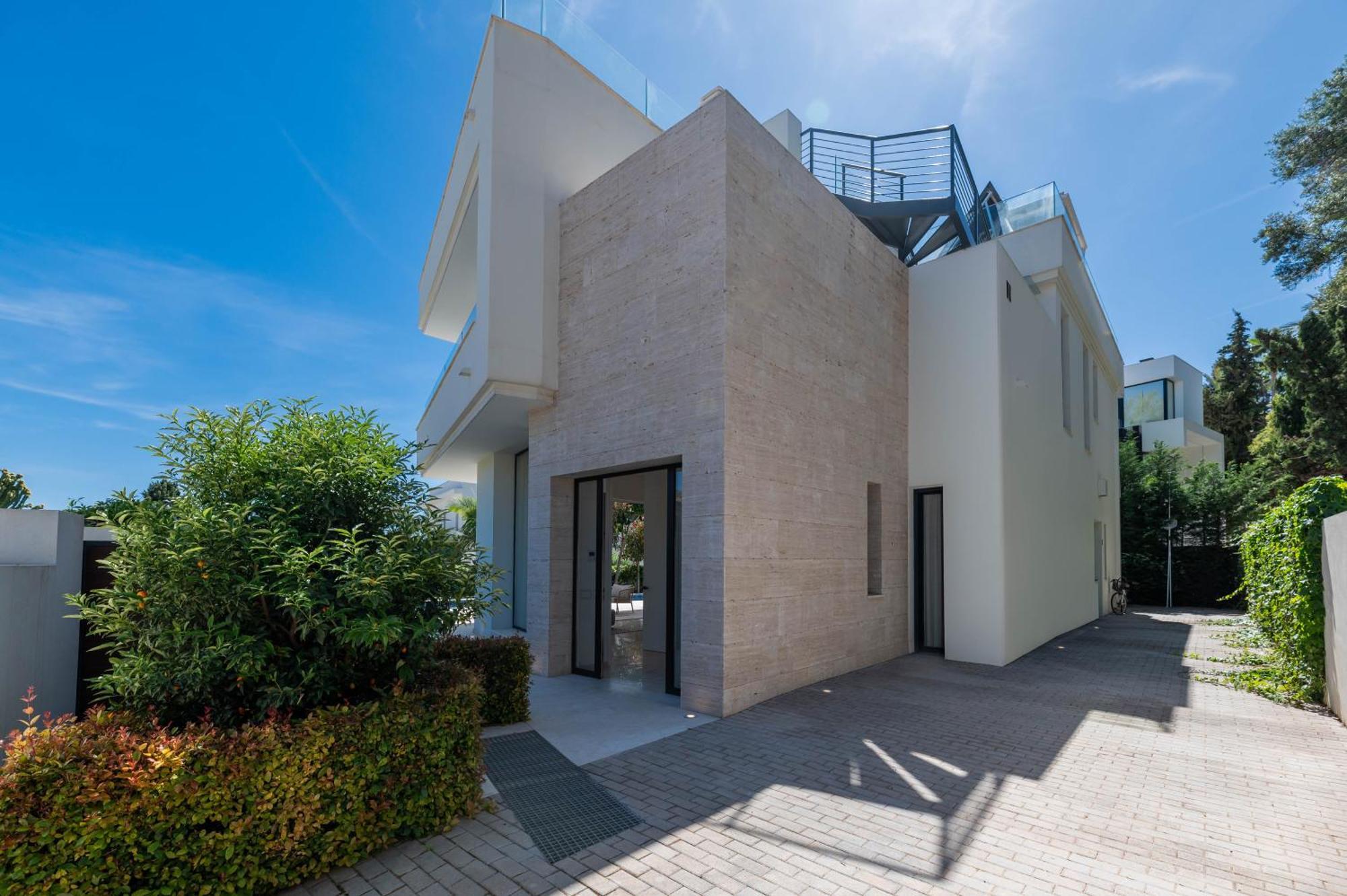 Vacation I Velazquez, 150m To The Beach, Heated Pool, Golden Mile *