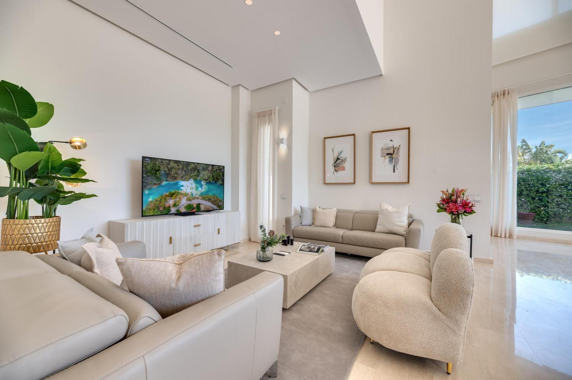 Vacation I Velazquez, 150m To The Beach, Heated Pool, Golden Mile Marbella