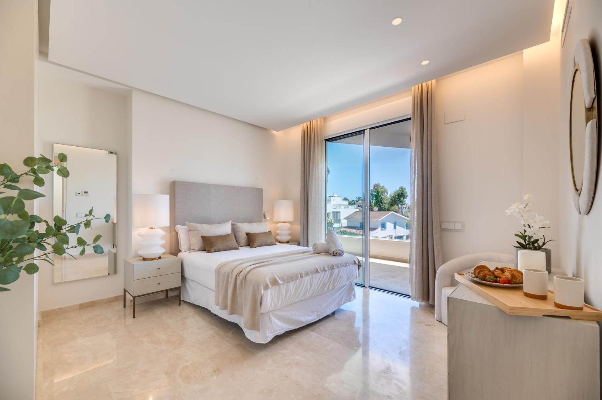 Vacation I Velazquez, 150m To The Beach, Heated Pool, Golden Mile * Marbella