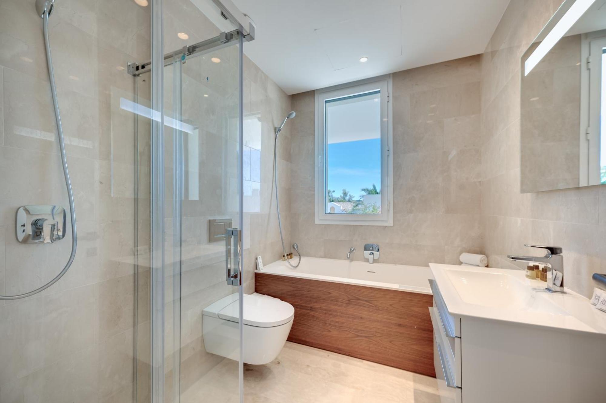 Villa Vacation I Velazquez, 150m To The Beach, Heated Pool, Golden Mile Marbella