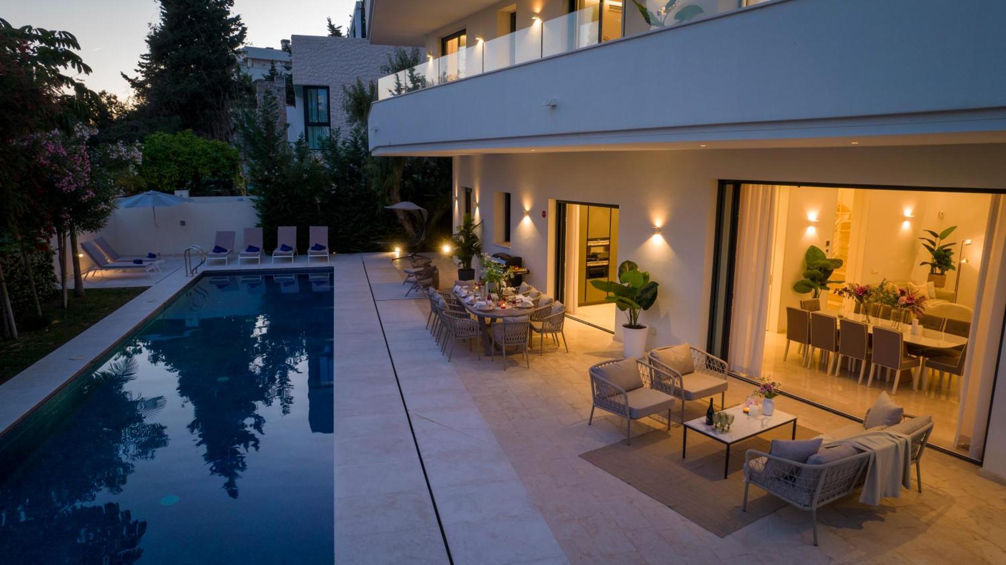 Vacation I Velazquez, 150m To The Beach, Heated Pool, Golden Mile Villa