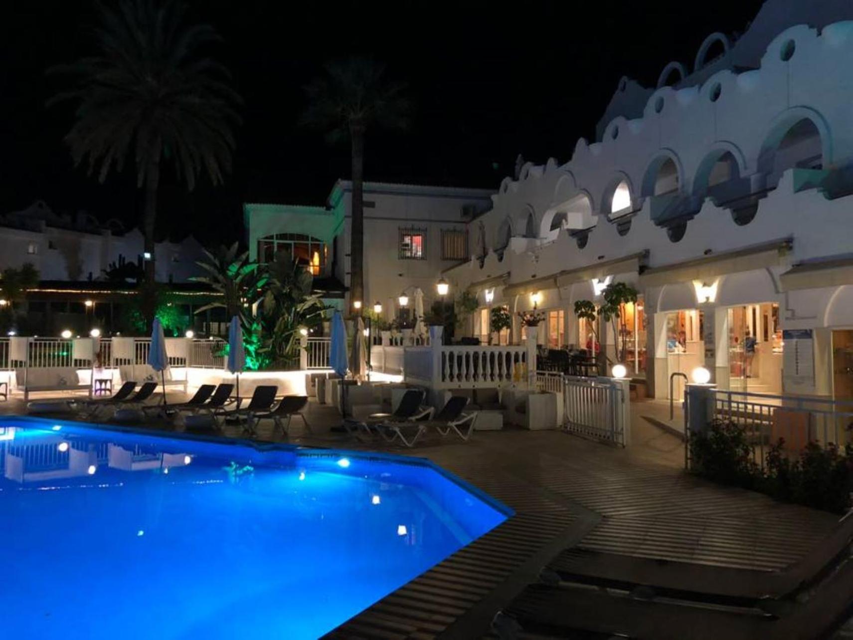 Casa Chico 2 Bedroom Townhouse 1 Mile From Marina & Beaches * Marbella