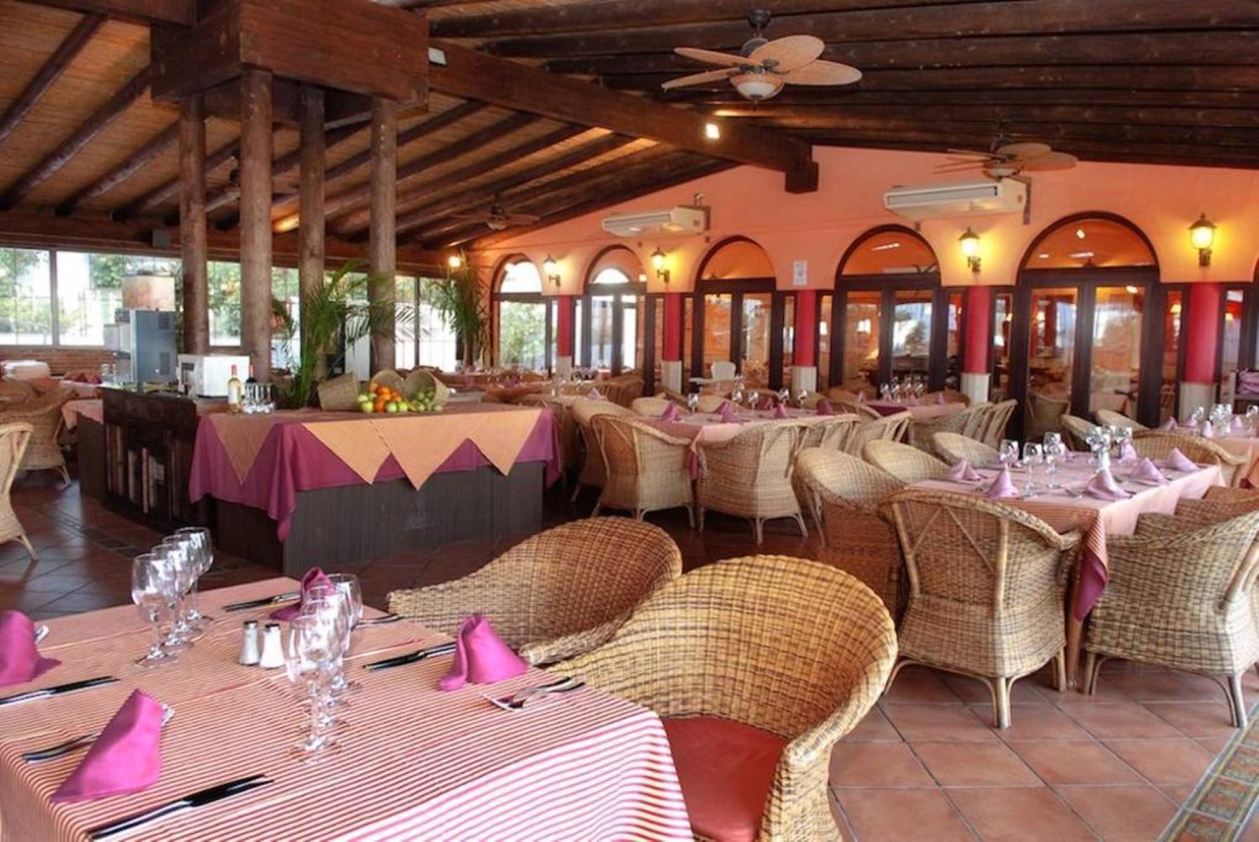 Casa Chico 2 Bedroom Townhouse 1 Mile From Marina & Beaches Apartment Marbella