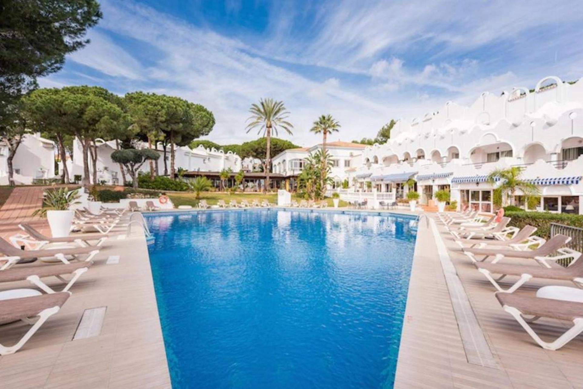 Casa Chico 2 Bedroom Townhouse 1 Mile From Marina & Beaches Marbella