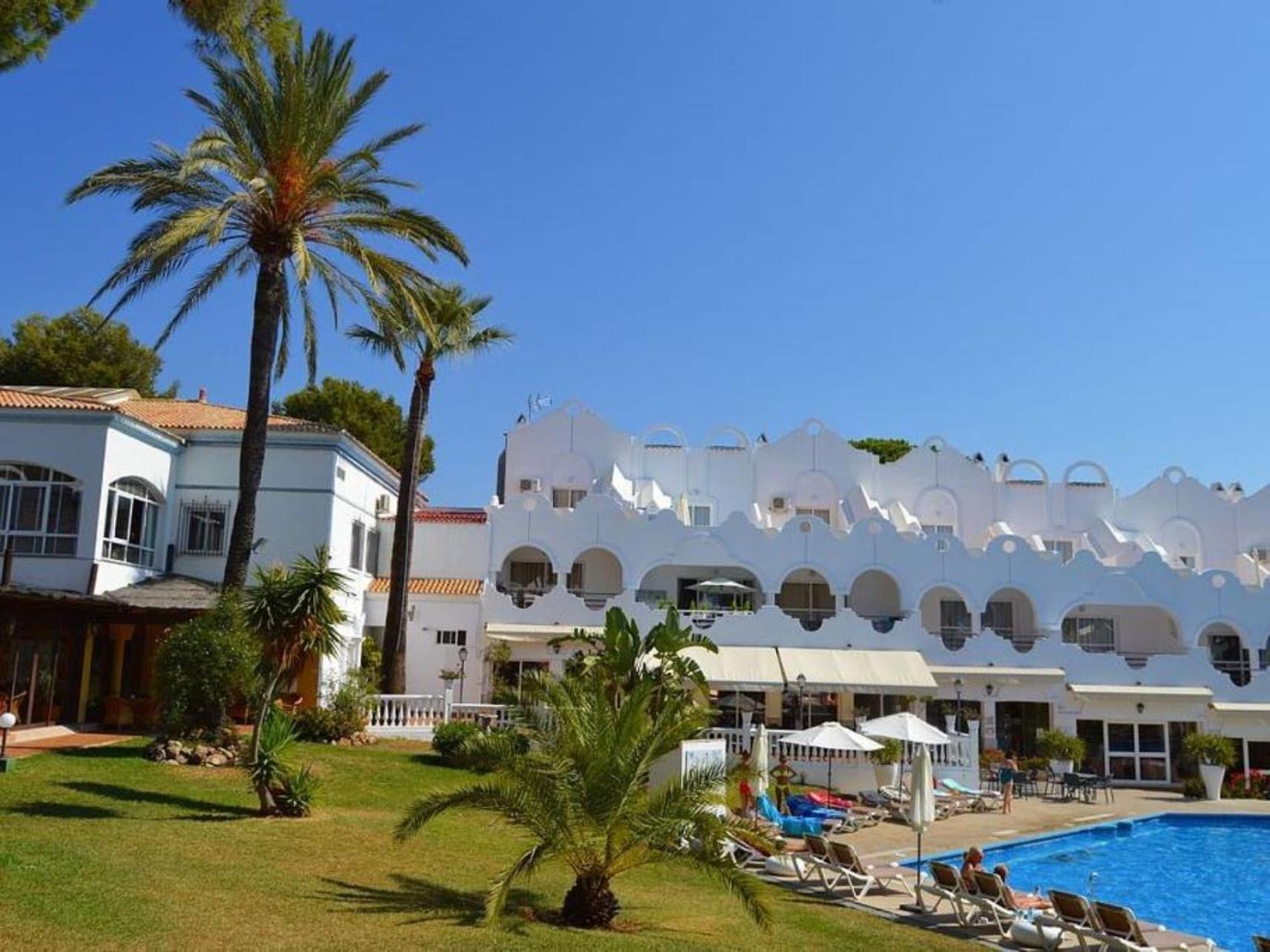 Casa Chico 2 Bedroom Townhouse 1 Mile From Marina & Beaches Marbella