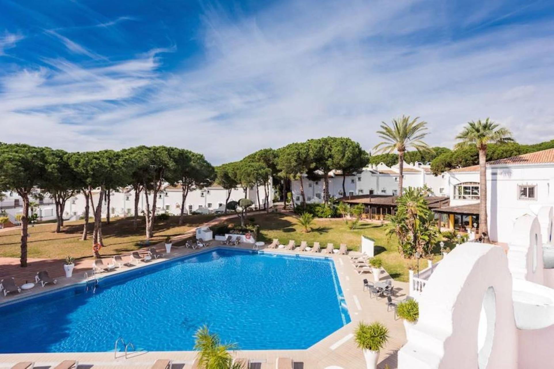 Casa Chico 2 Bedroom Townhouse 1 Mile From Marina & Beaches Marbella