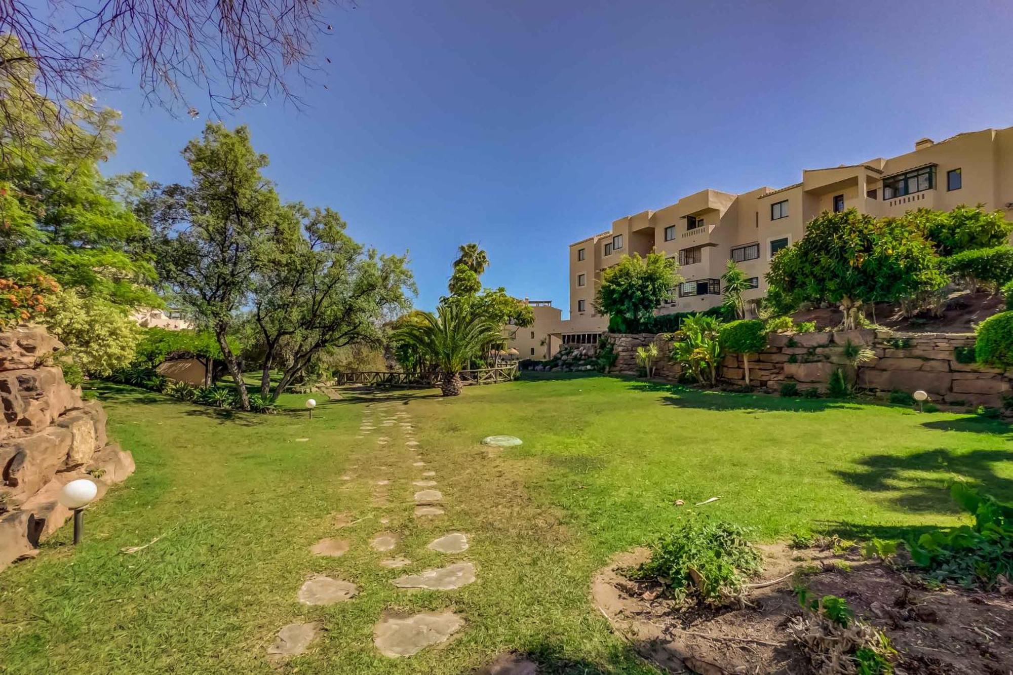 75-apartment With Views In Elviria, Apartamento