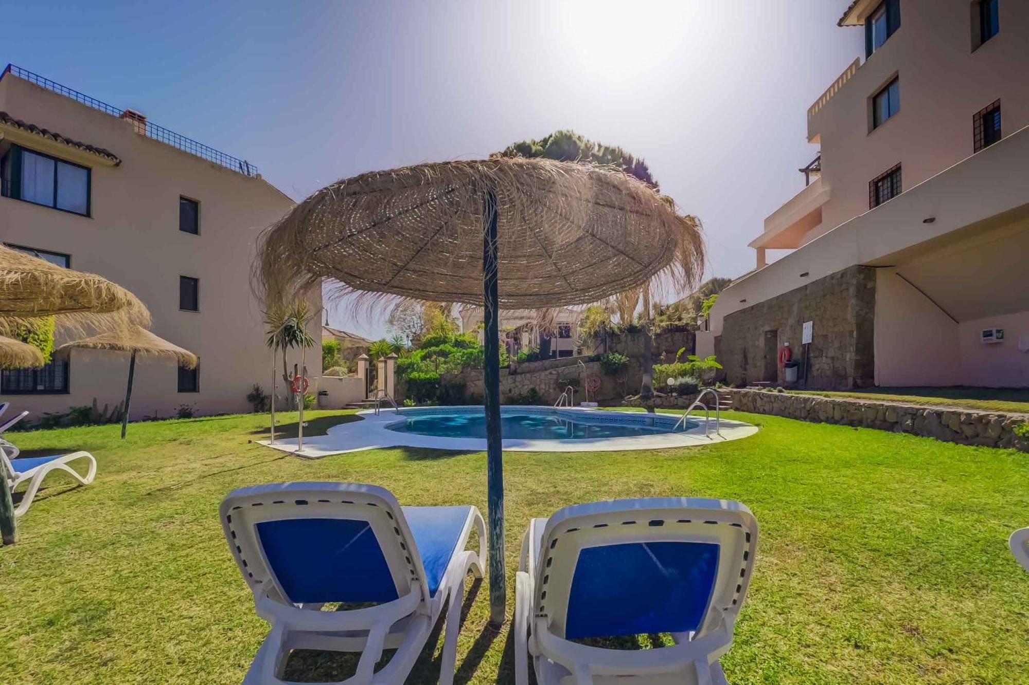 Apartamento 75-apartment With Views In Elviria,