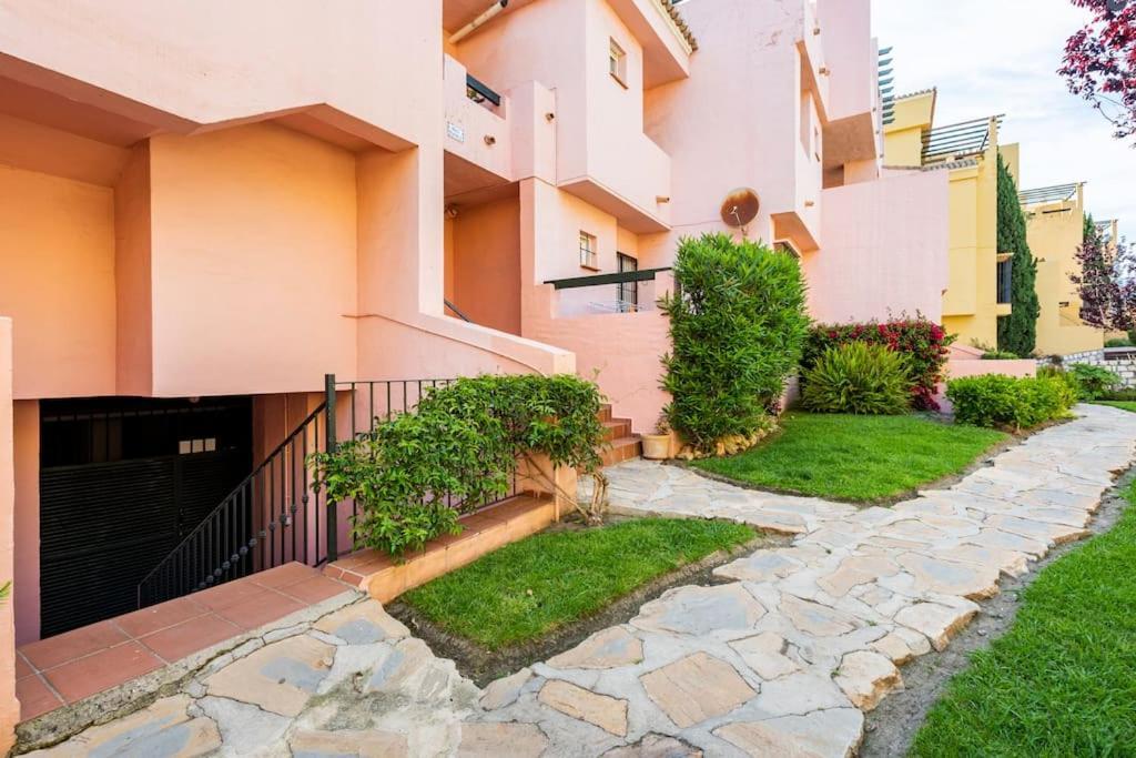 En Guadalmina Primera Linea De Campo De Golf Cartujanos Apartamento