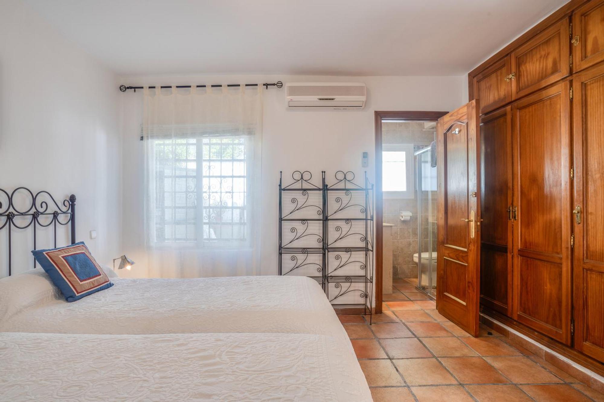 Villa By The 5 Bedrooms *
