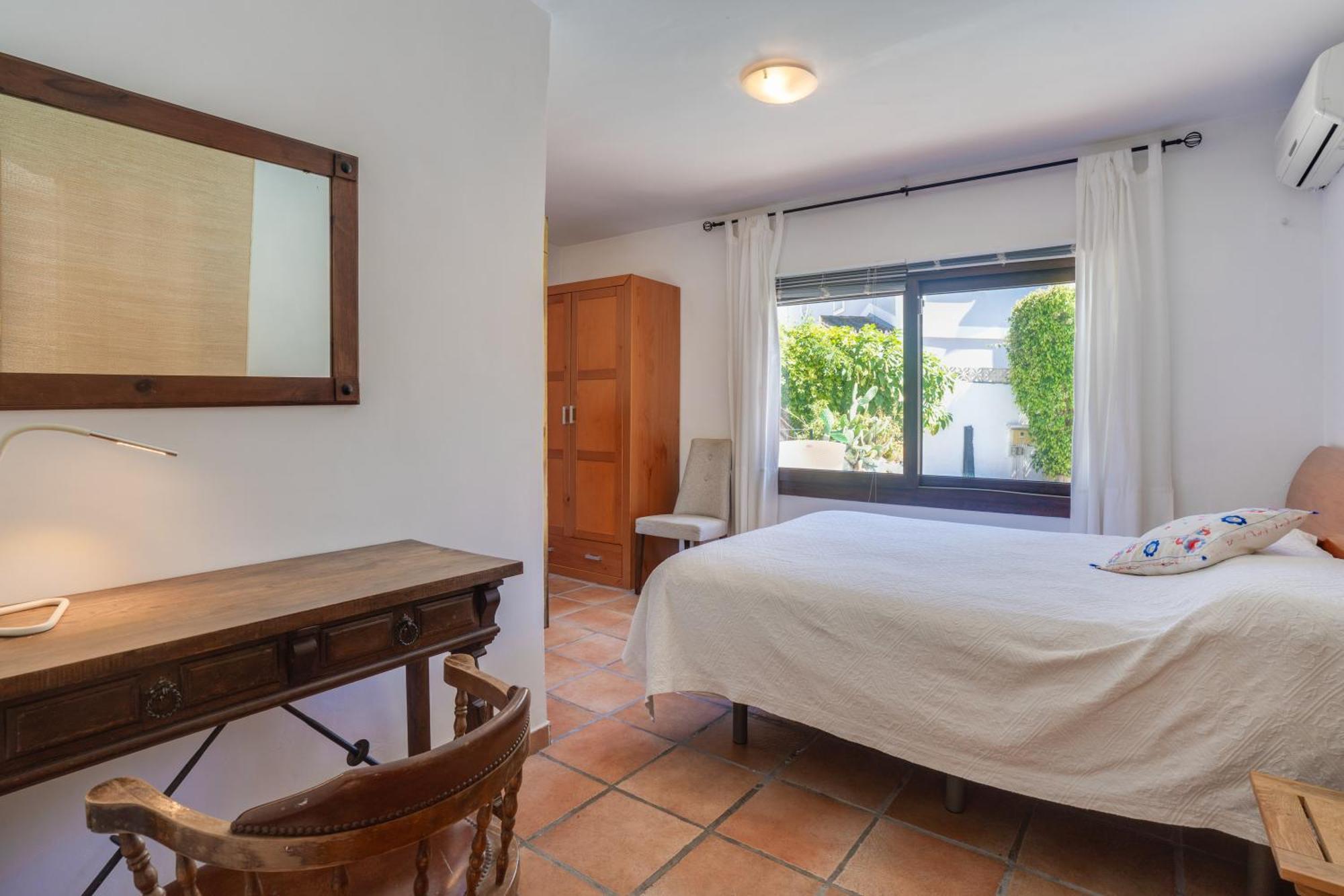By The 5 Bedrooms Villa Marbella