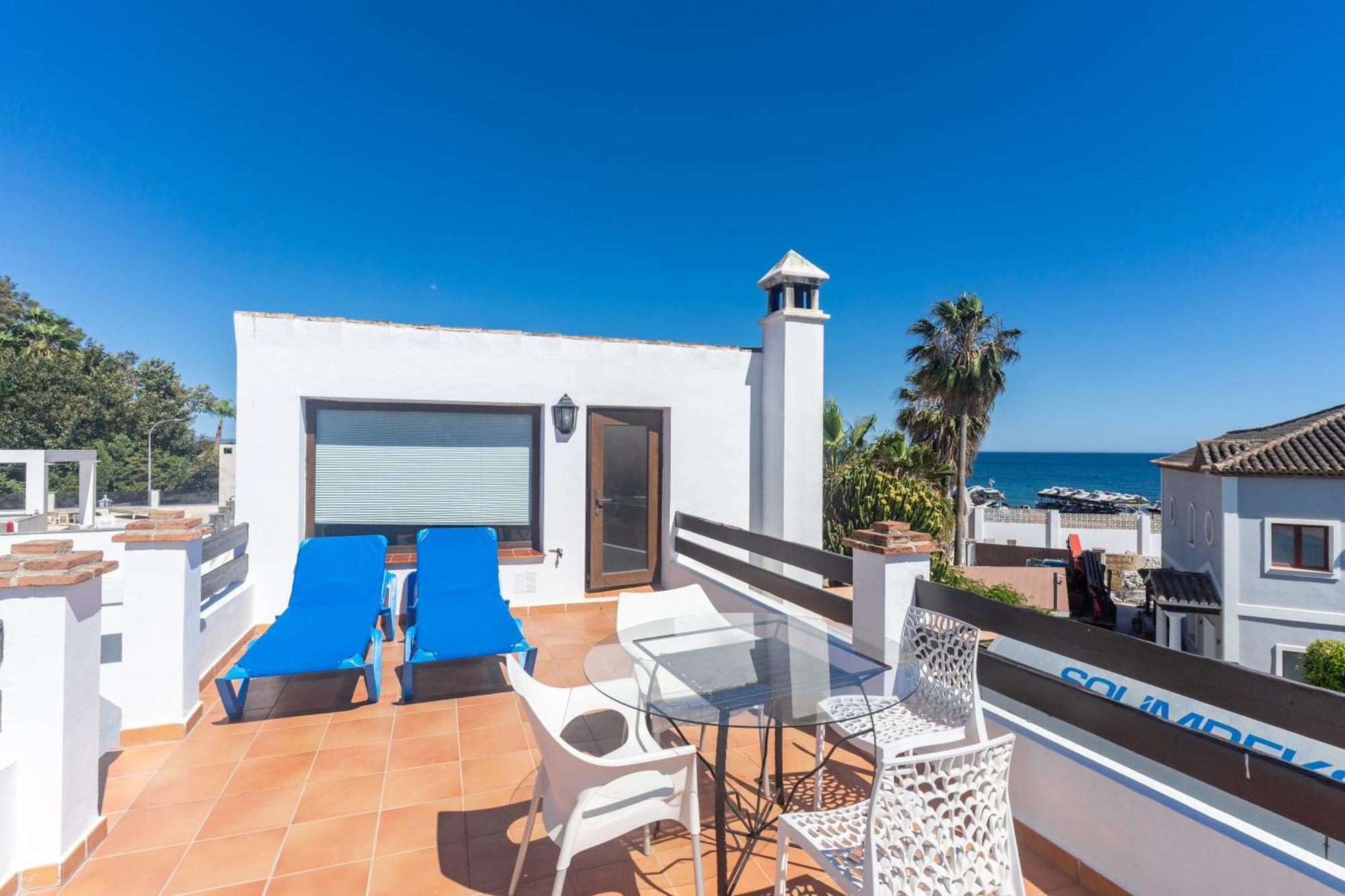 By The 5 Bedrooms * Marbella