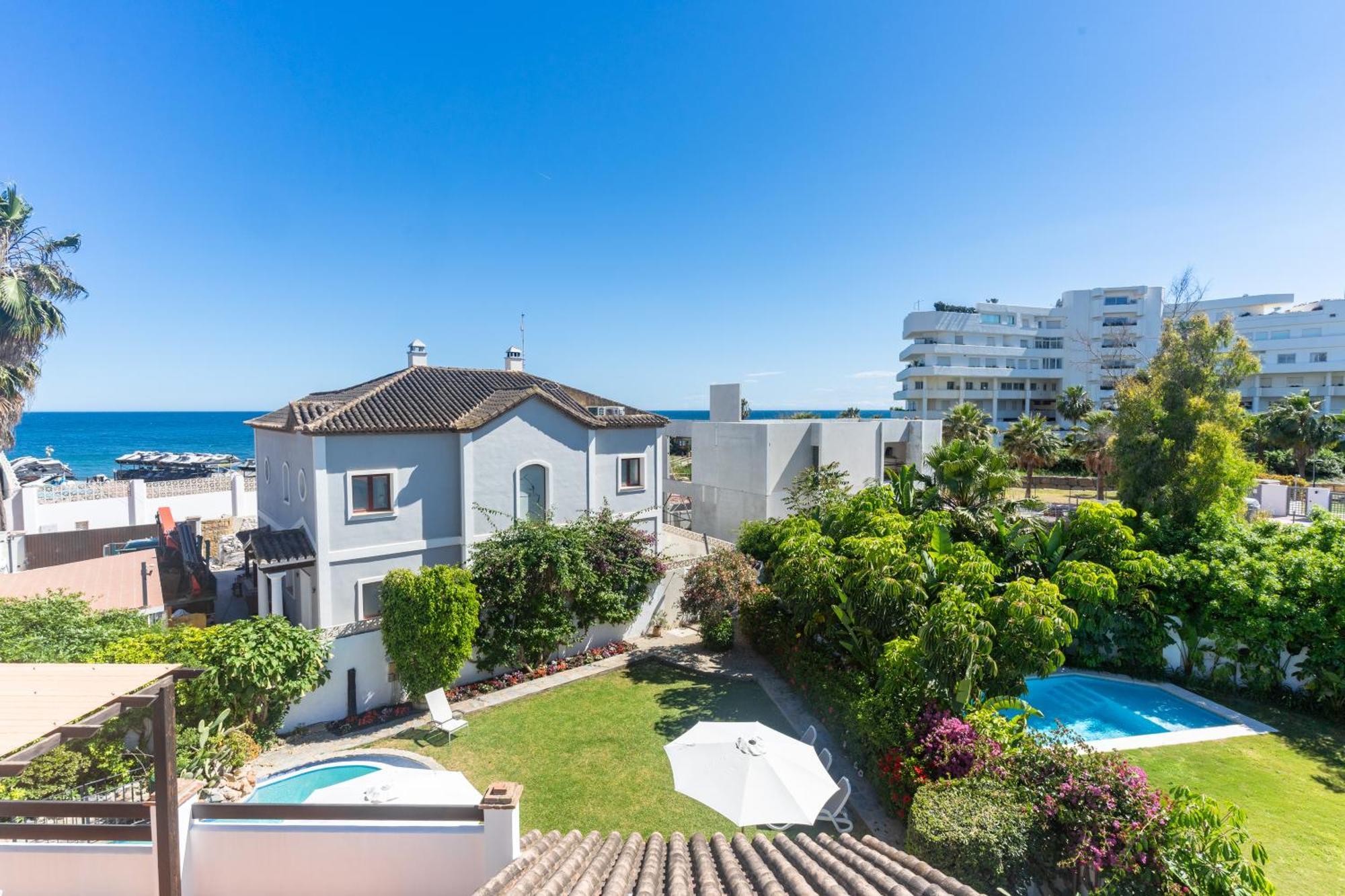 By The 5 Bedrooms Villa