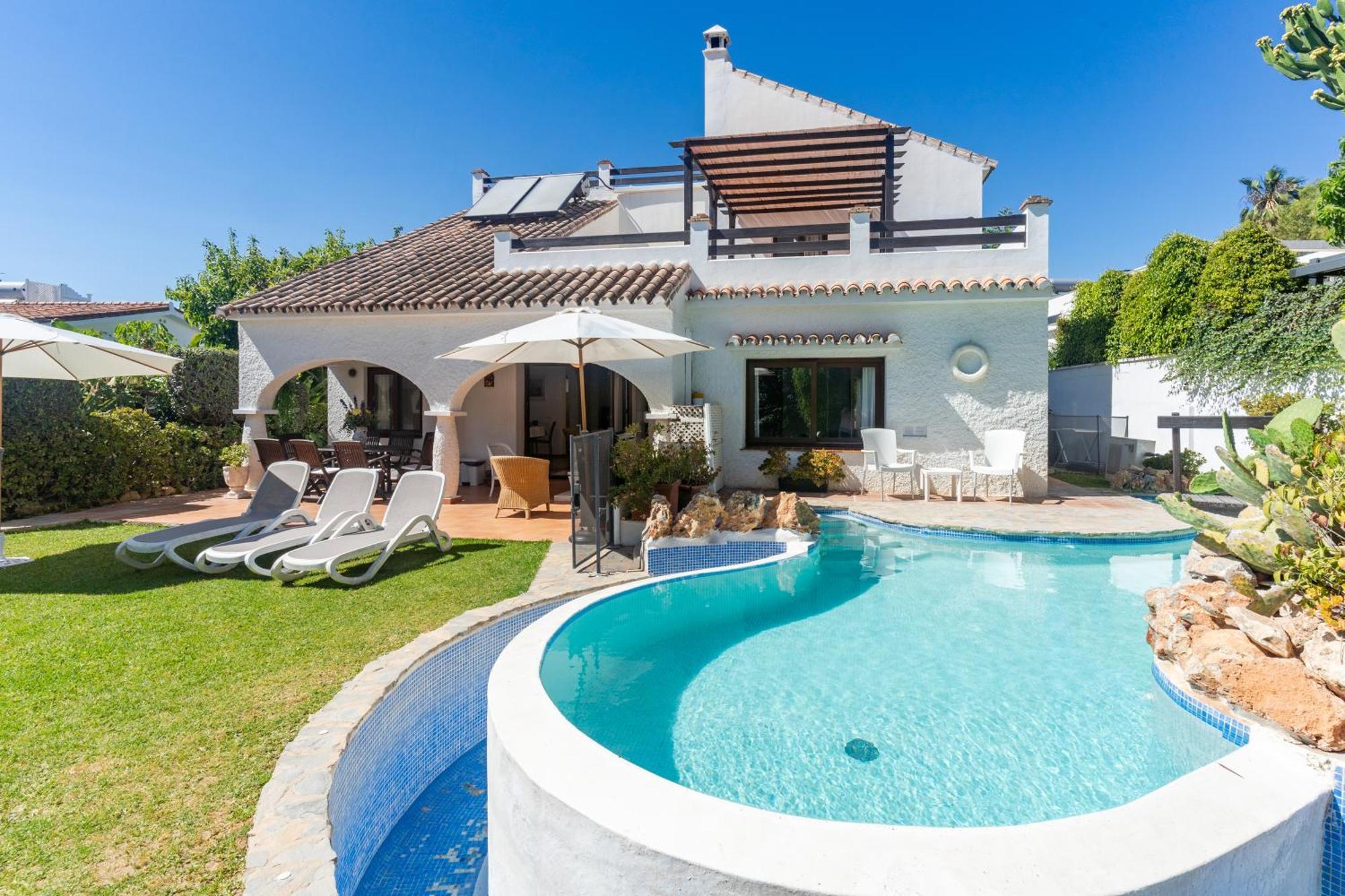 Villa By The 5 Bedrooms Marbella