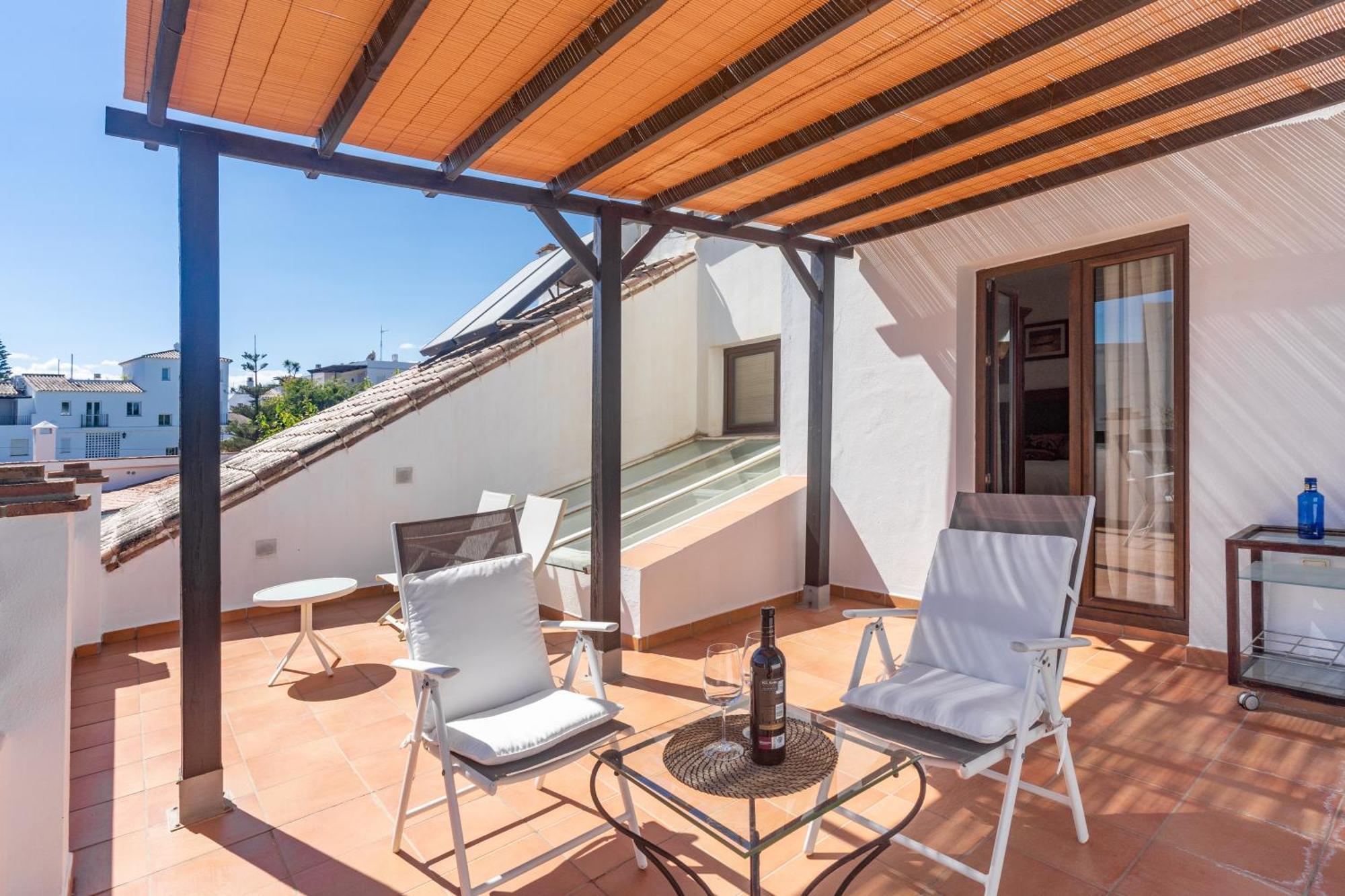 Villa By The 5 Bedrooms Marbella