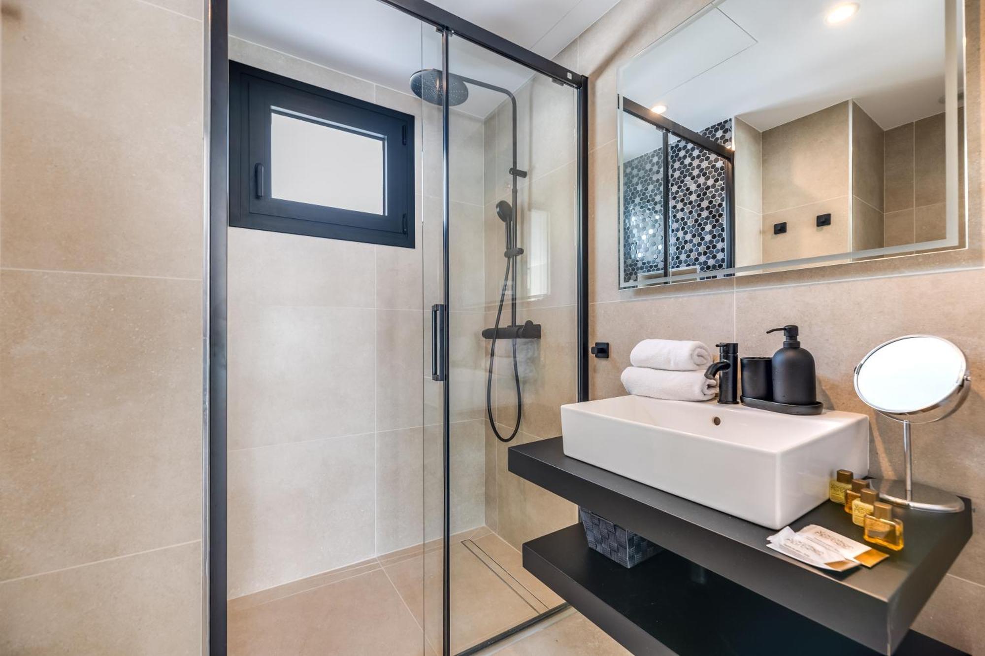 Villa Vacation I Marbesa White Pearl, Two Private Pools, Built In 2024