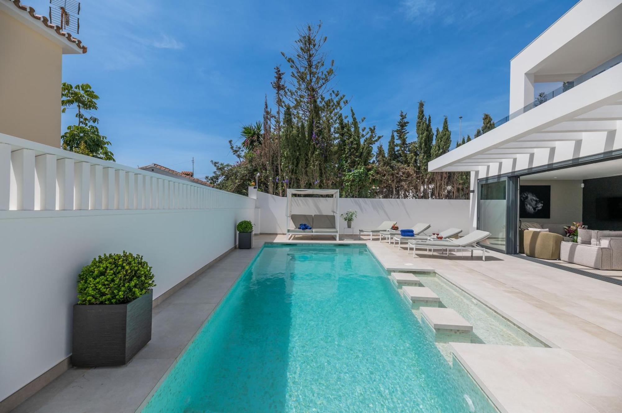 Villa Vacation I Marbesa White Pearl, Two Private Pools, Built In 2024