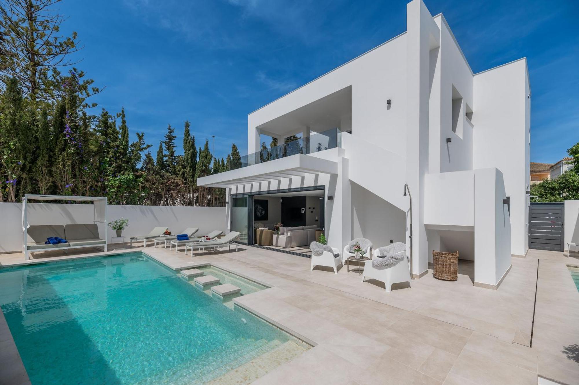 Villa Vacation I Marbesa White Pearl, Two Private Pools, Built In 2024 Marbella