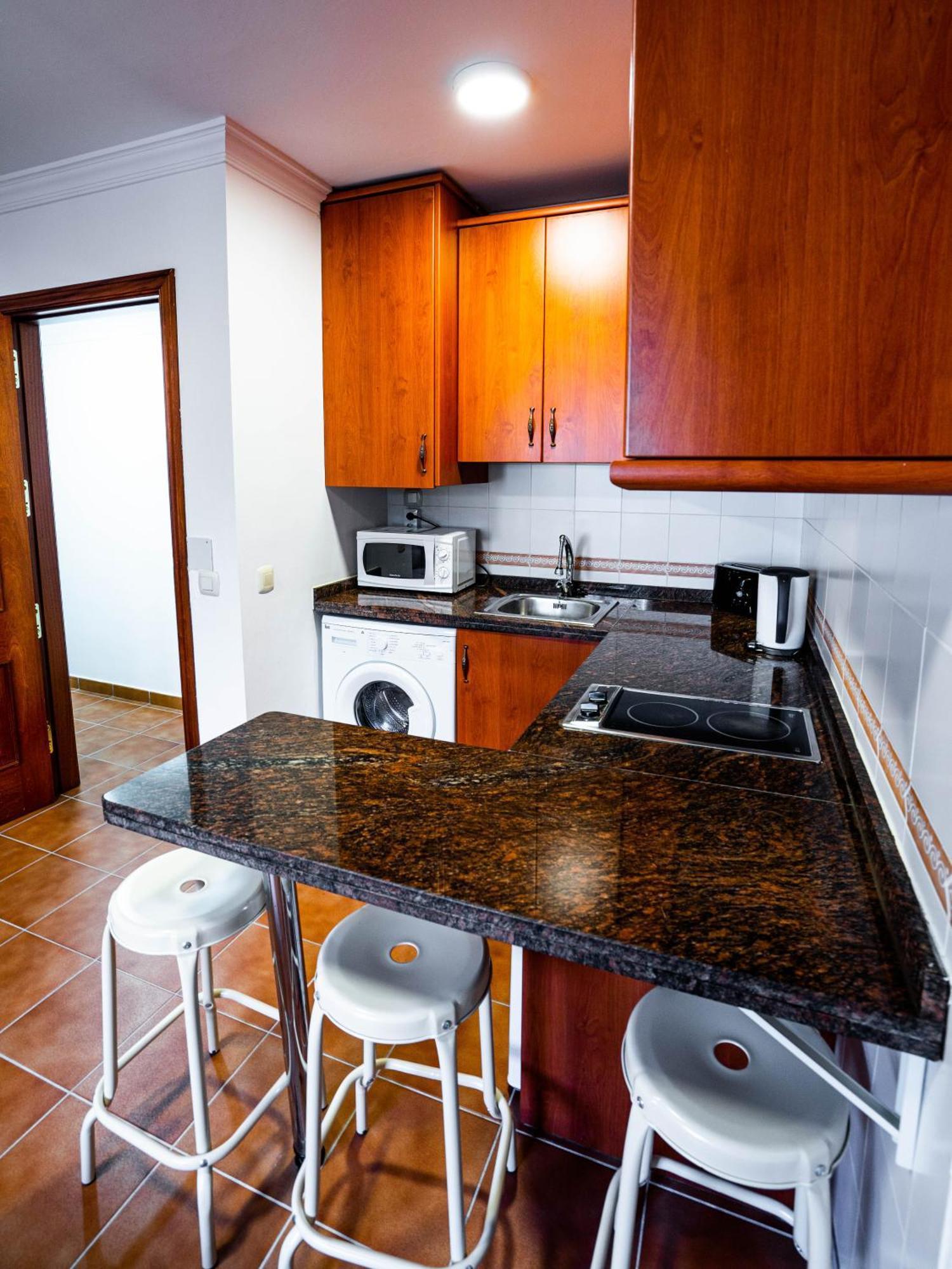 Village Aparthotel *