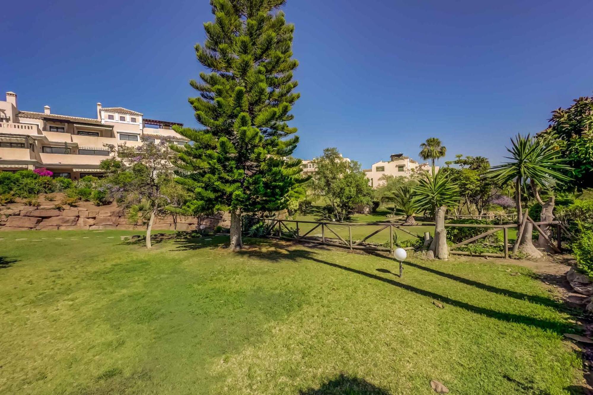 75-apartment With Views In Elviria, Apartamento