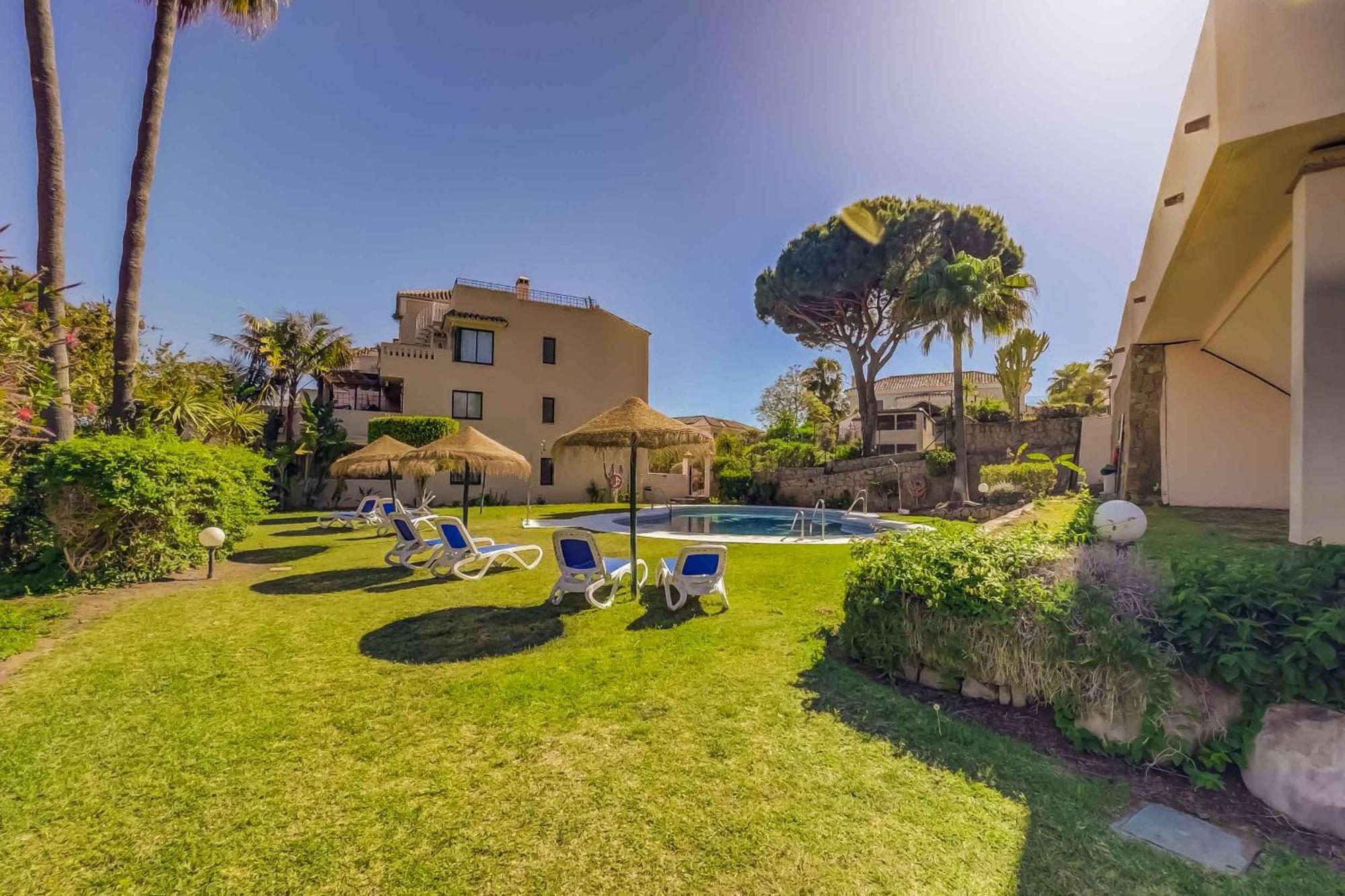 Apartamento 75-apartment With Views In Elviria,