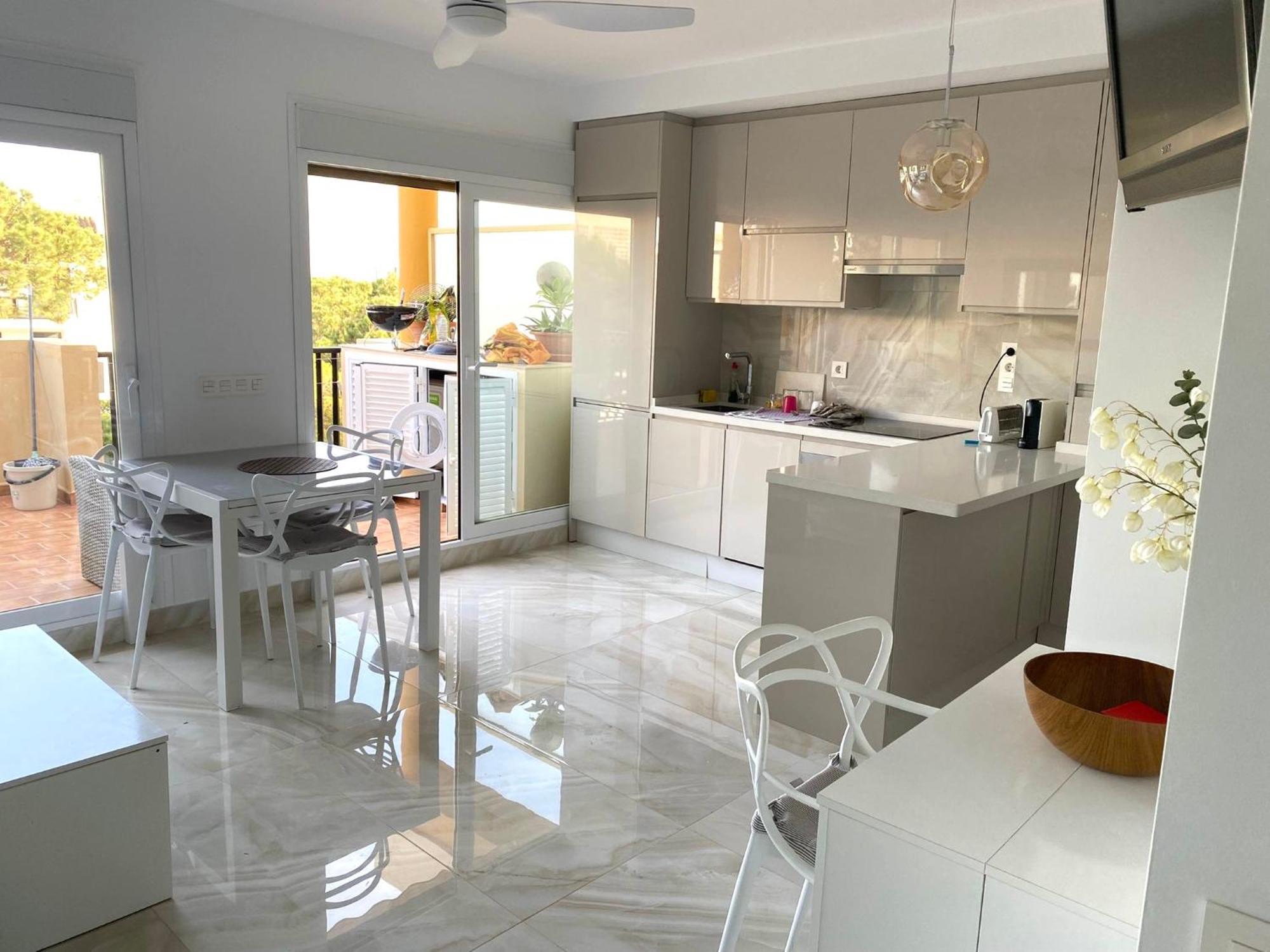 Beachfront Romana Playa Elviria Apartment *