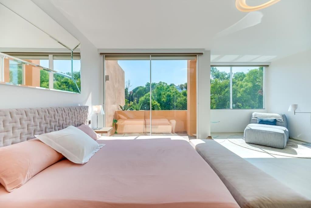 Luxury 5-bedroom Townhouse In Puente Villa *