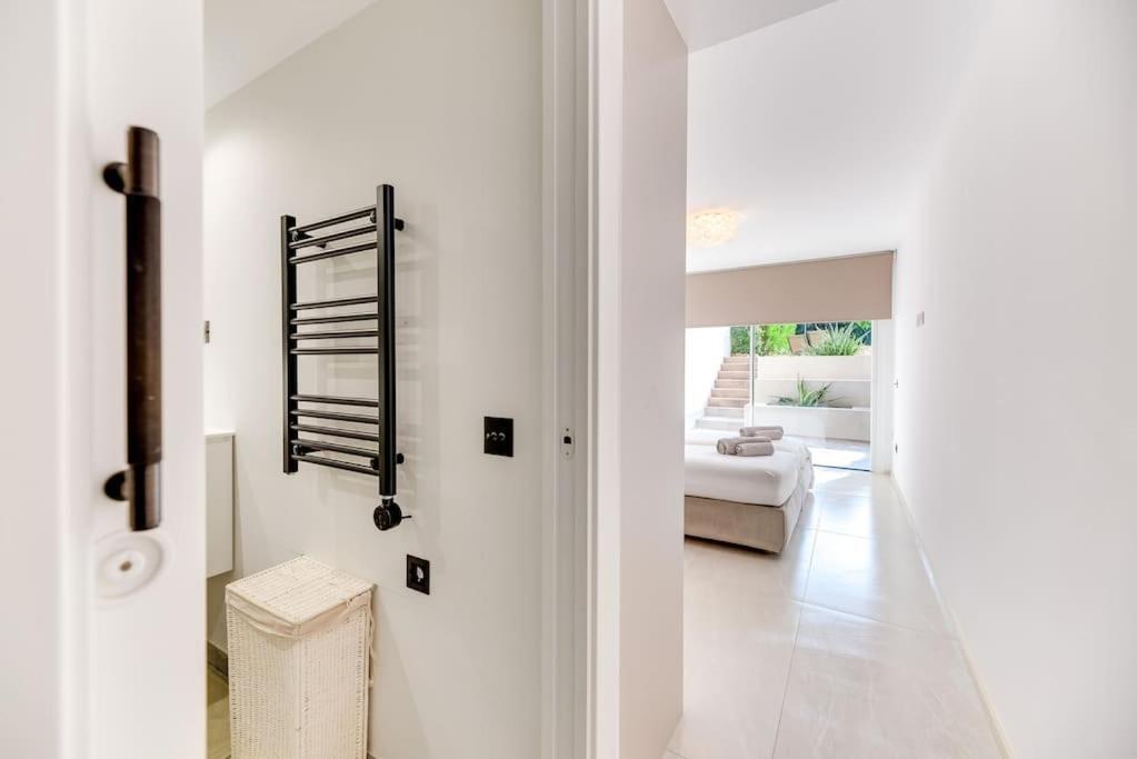 Luxury 5-bedroom Townhouse In Puente Marbella