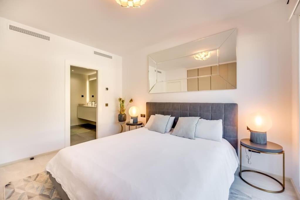 Luxury 5-bedroom Townhouse In Puente Marbella
